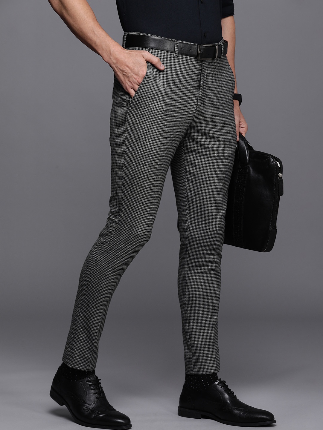 

Louis Philippe Men Charcoal Black Checked Carrot Slim Fit Trousers