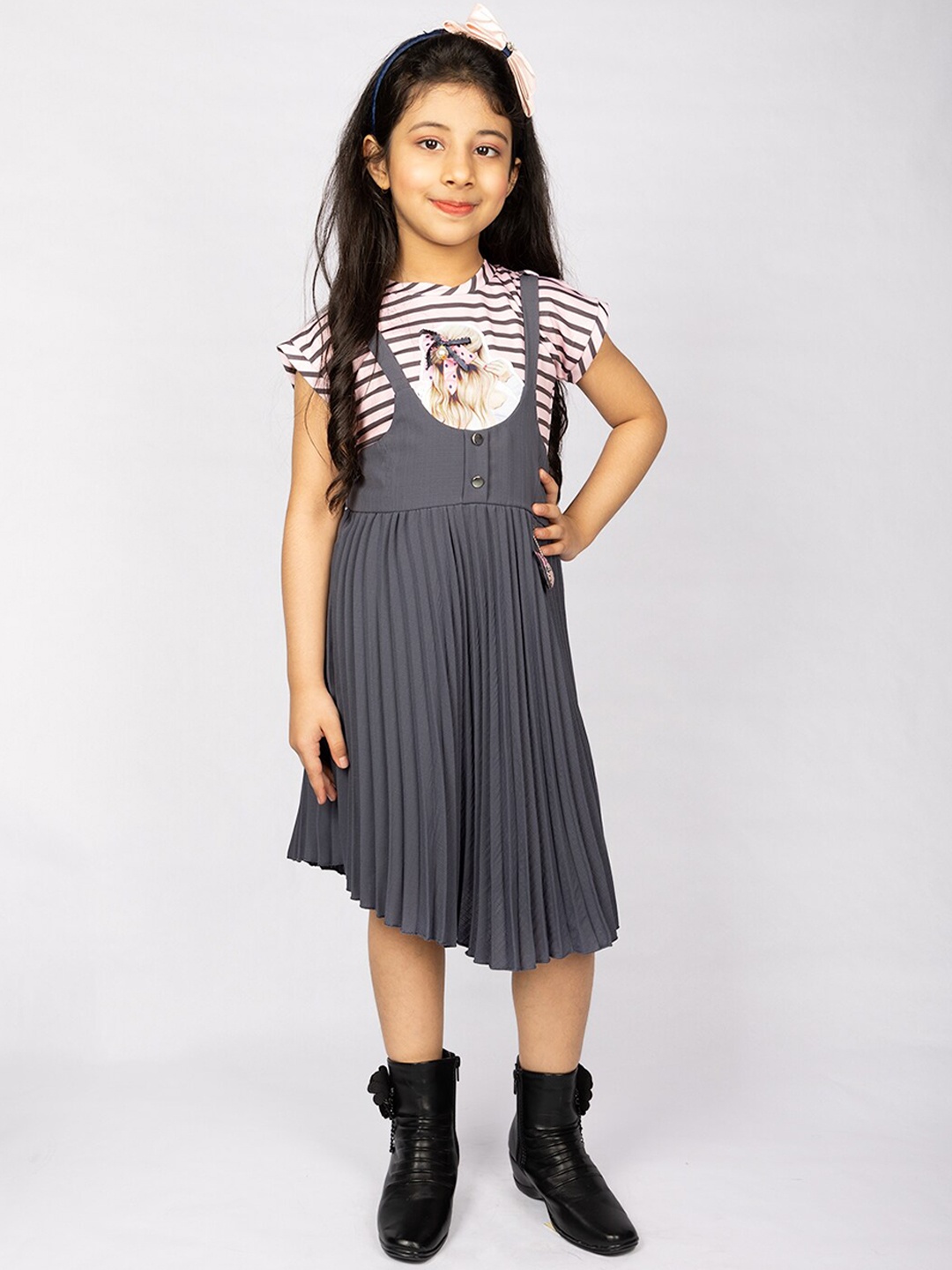 

Peppermint Girls Grey Solid Dungaree
