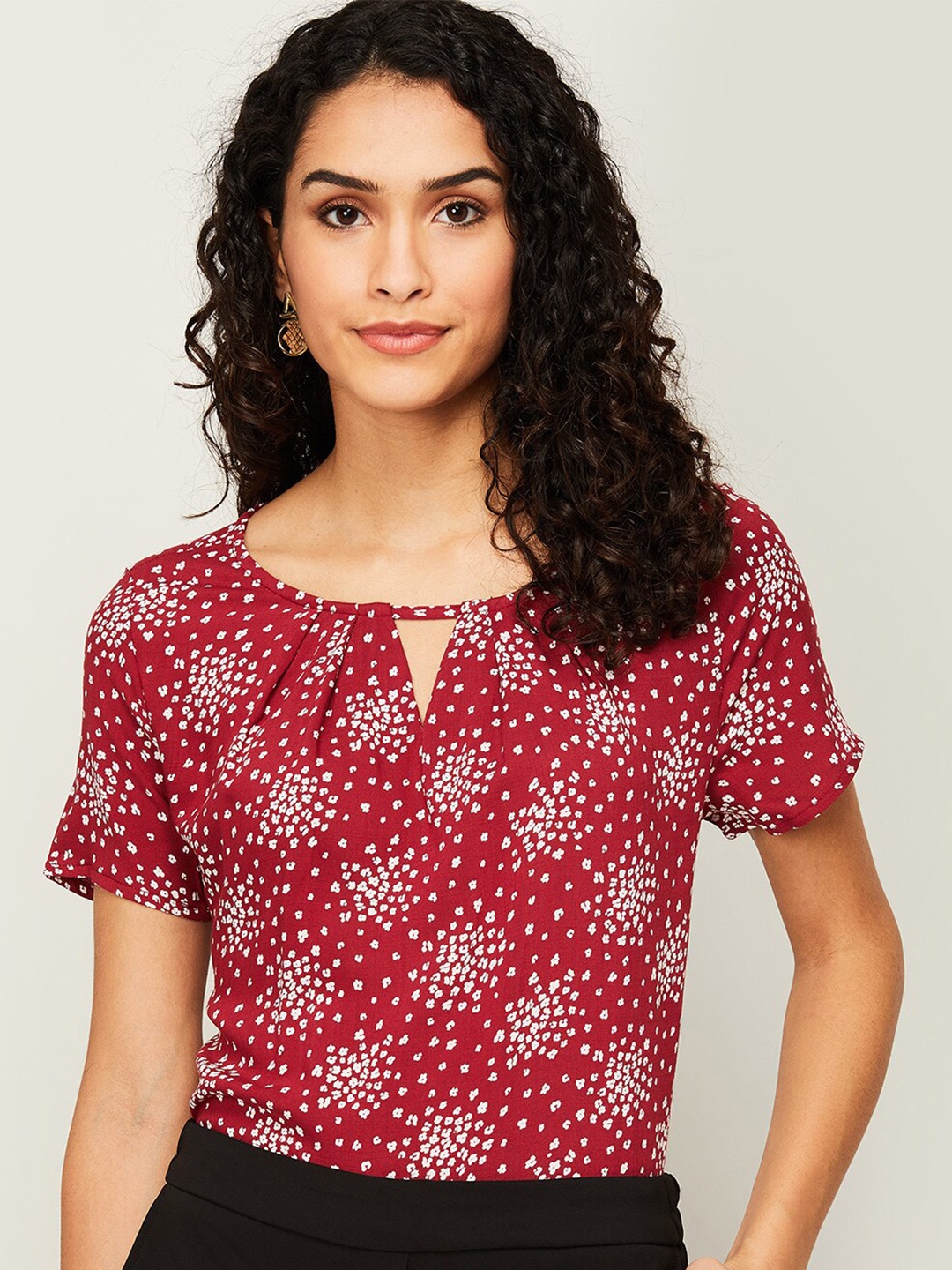 

Fame Forever by Lifestyle Red & White Floral Print Keyhole Neck Top