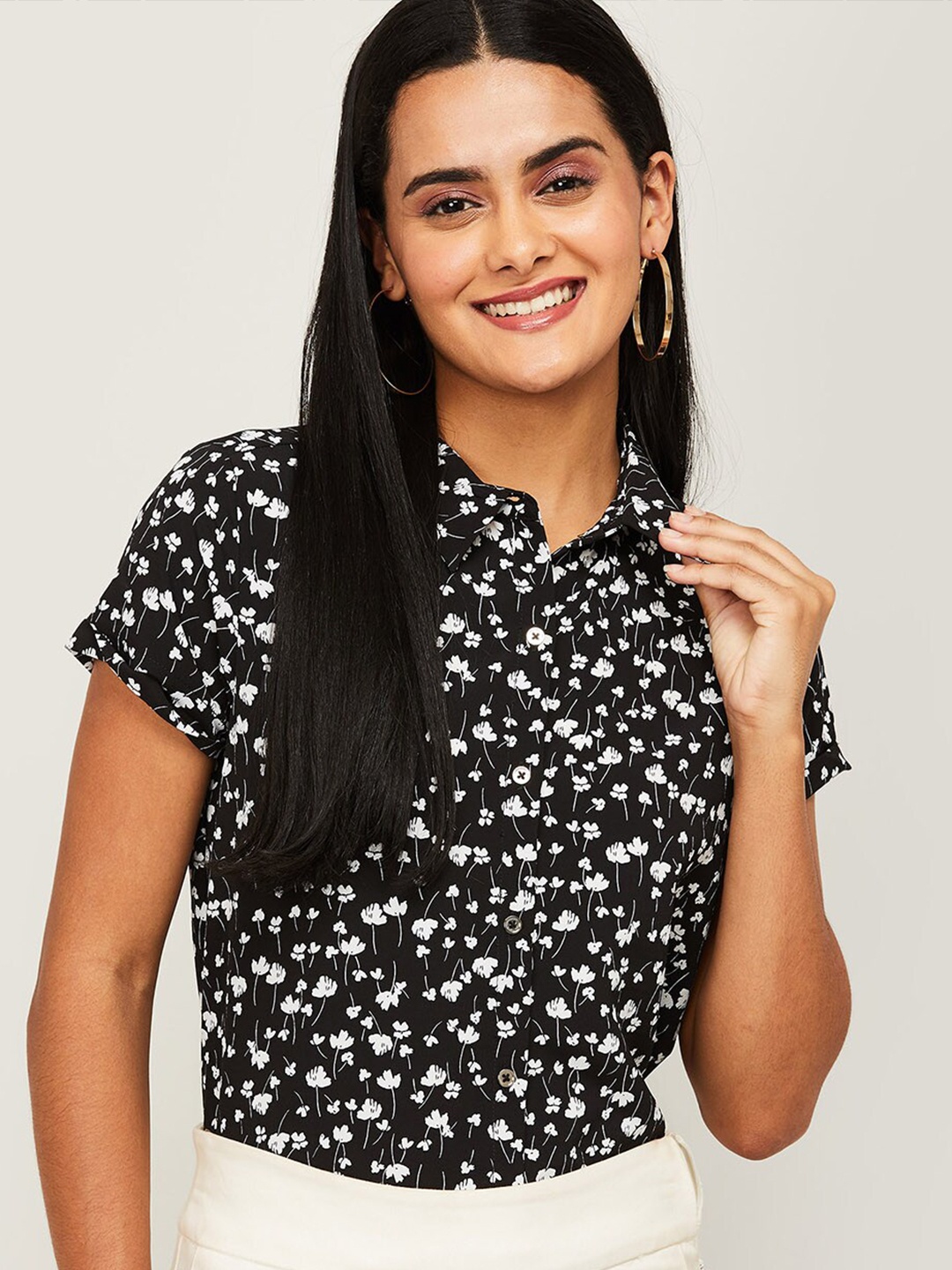 

Fame Forever by Lifestyle Black Floral Print Roll-Up Sleeves Shirt Style Top