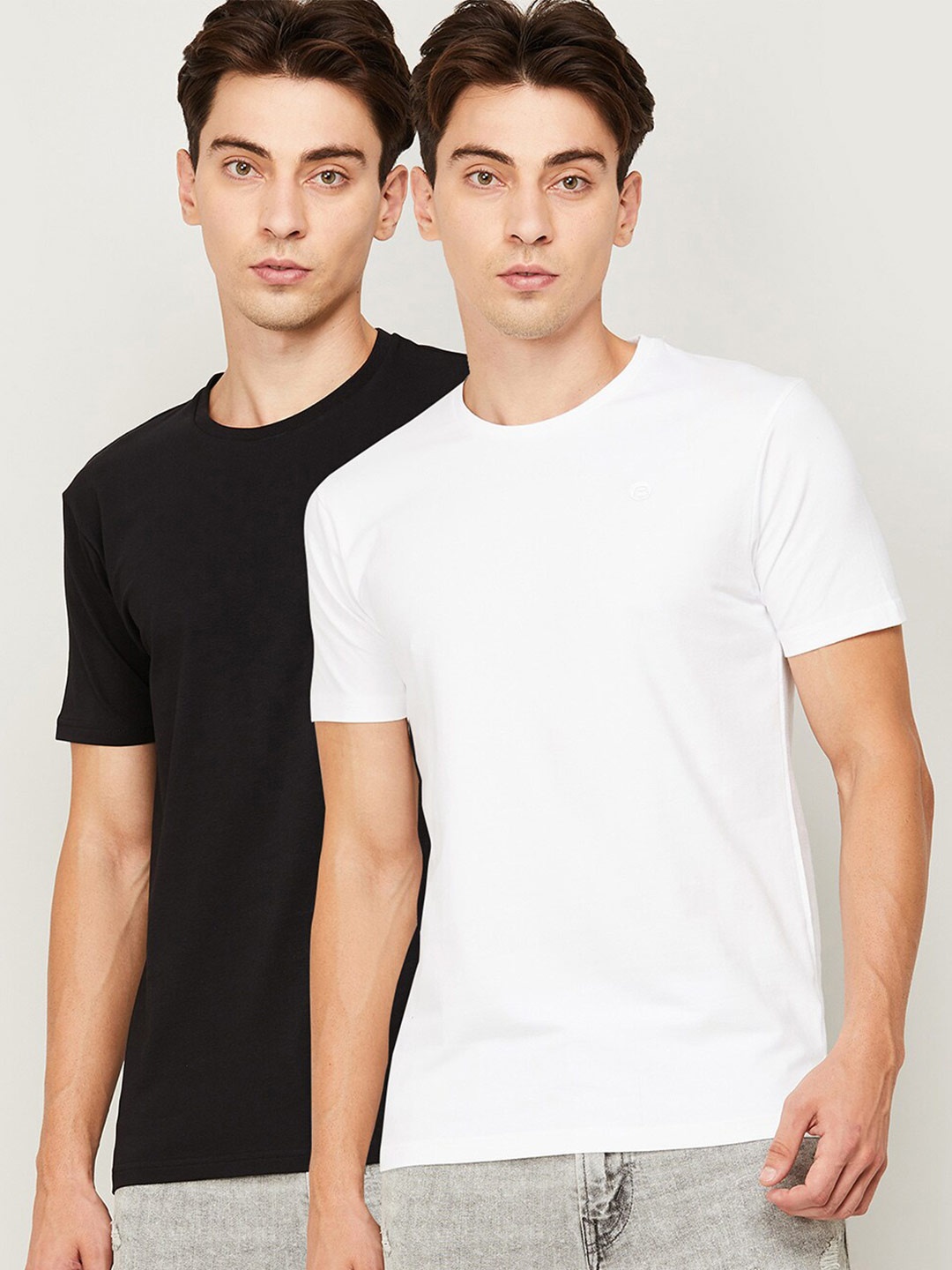 

Bossini Men Black & White Set Of 2 Slim Fit T-shirt