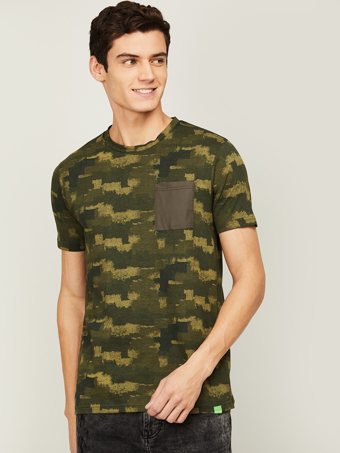 

Bossini Men Olive Green Camouflage Printed Slim Fit T-shirt