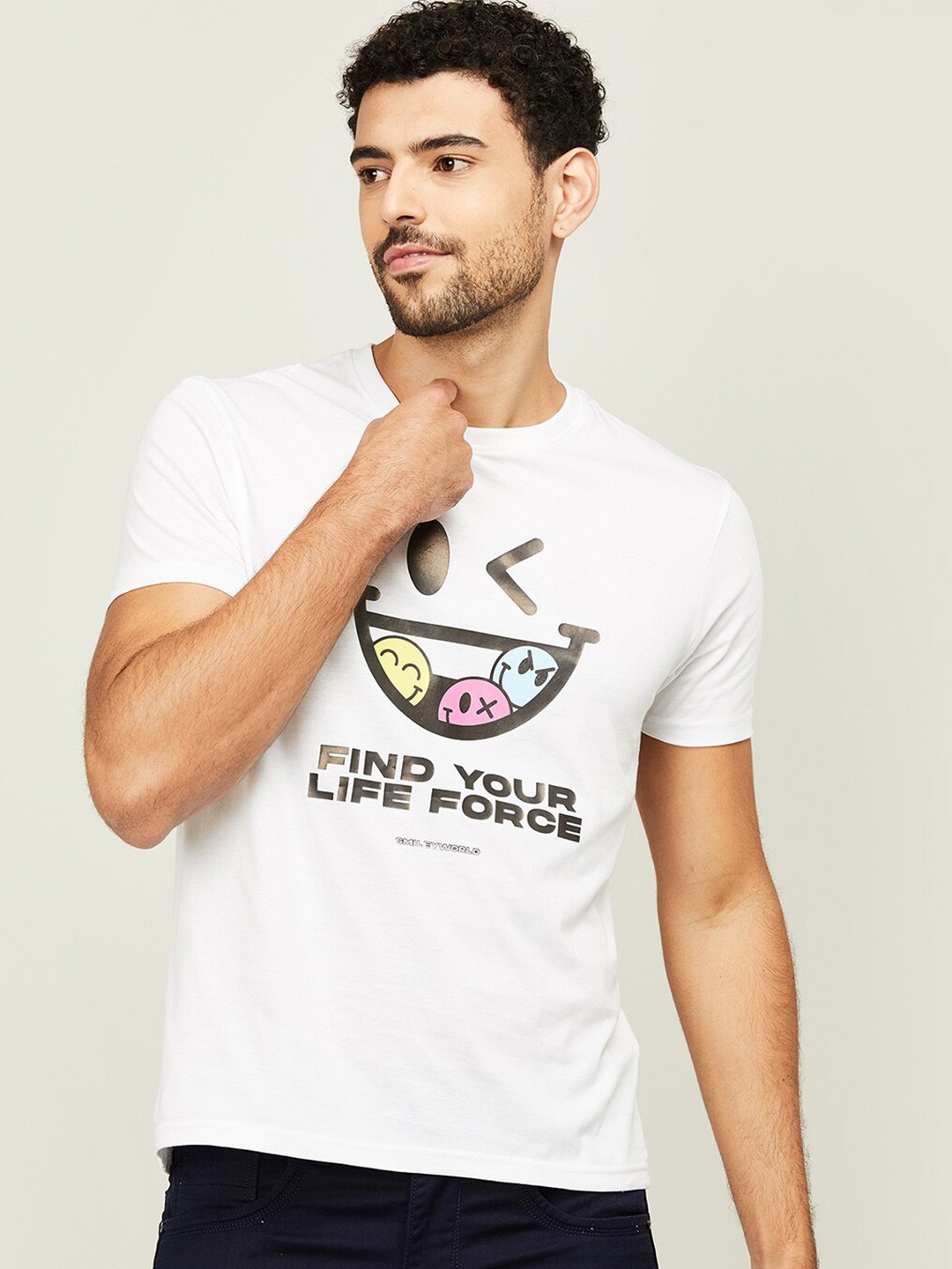 

SmileyWorld Men White Printed Pure Cotton Slim Fit T-shirt