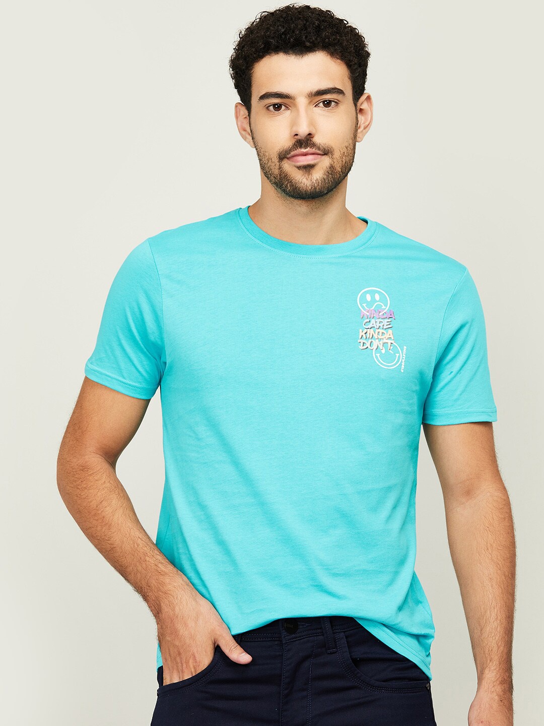 

SmileyWorld Men Turquoise Blue Tropical Pure Cotton Slim Fit T-shirt