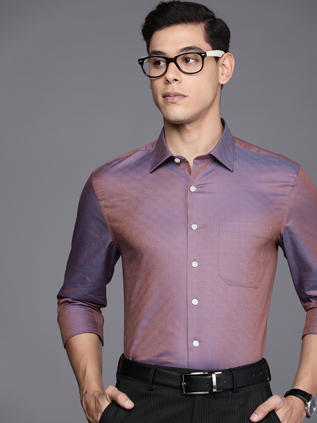 

Louis Philippe Men Mauve & Navy Blue Pure Cotton Dual Tone Slim Fit Formal Shirt