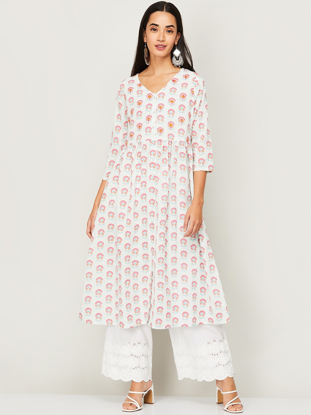 

Melange by Lifestyle Women White Floral Printed Floral Cotton Anarkali Kurta
