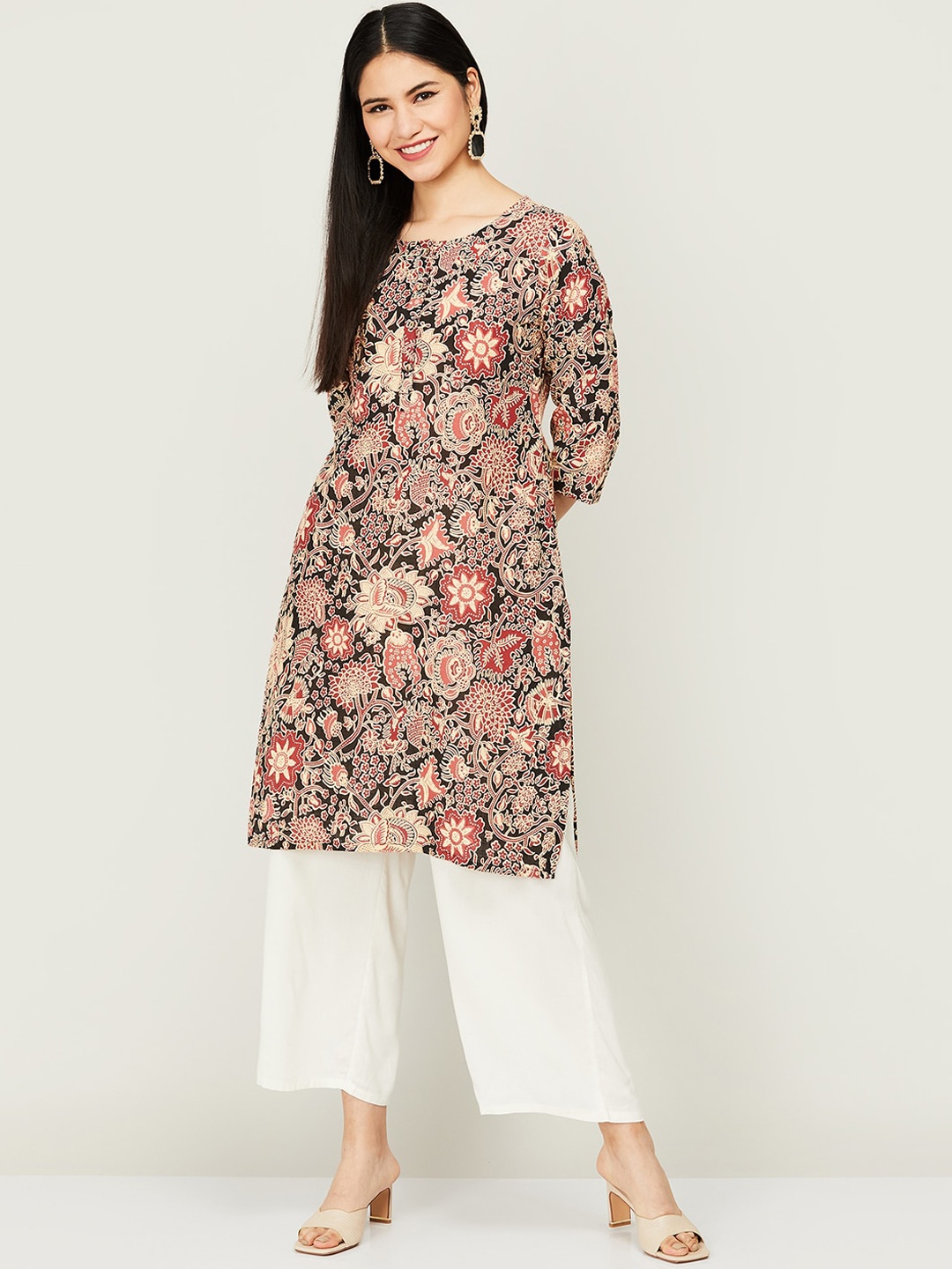 

Melange by Lifestyle Women Black & Red Floral Printed Kurta