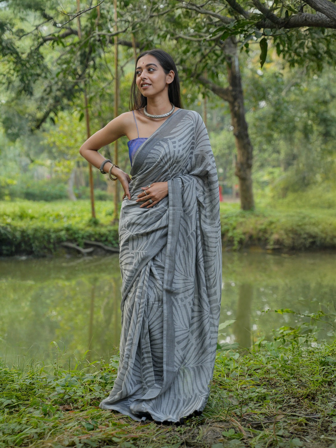 

Suta Grey & Black Floral Saree