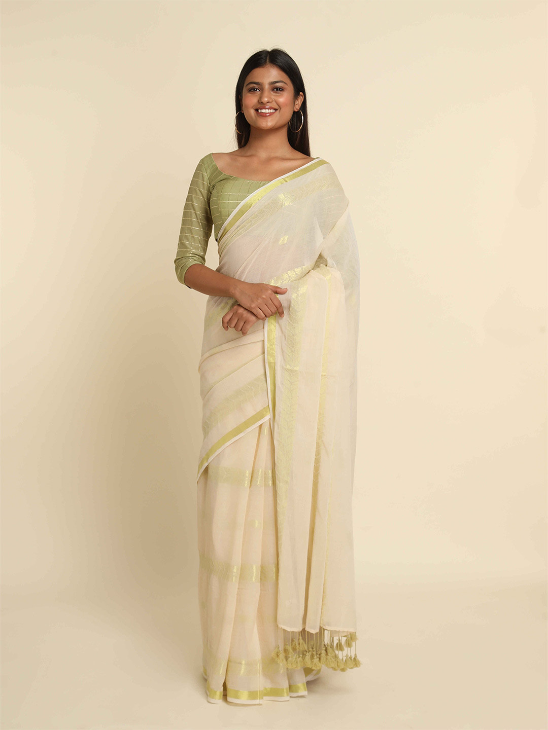 

Suta Off White & Gold-Toned & Off White Woven Design Saree