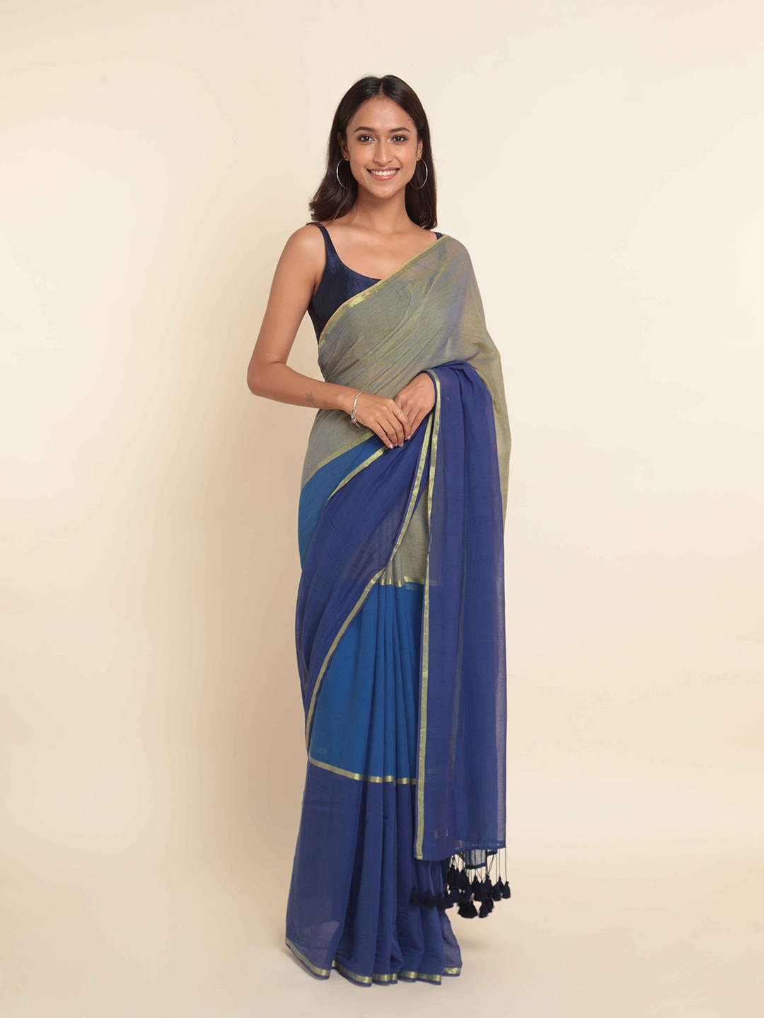 

Suta Blue & Beige Colourblocked Saree