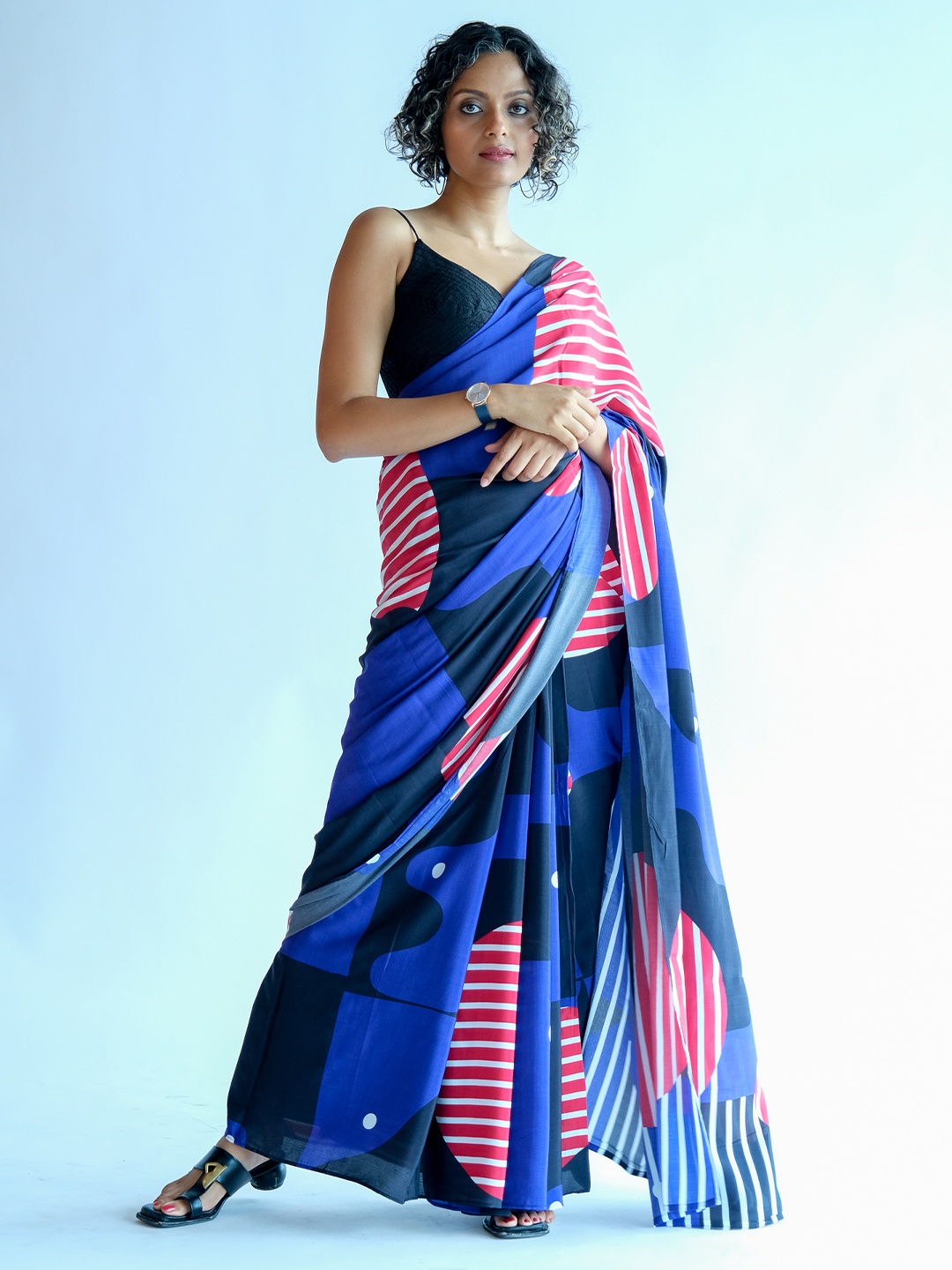 

Suta Black & Red Saree