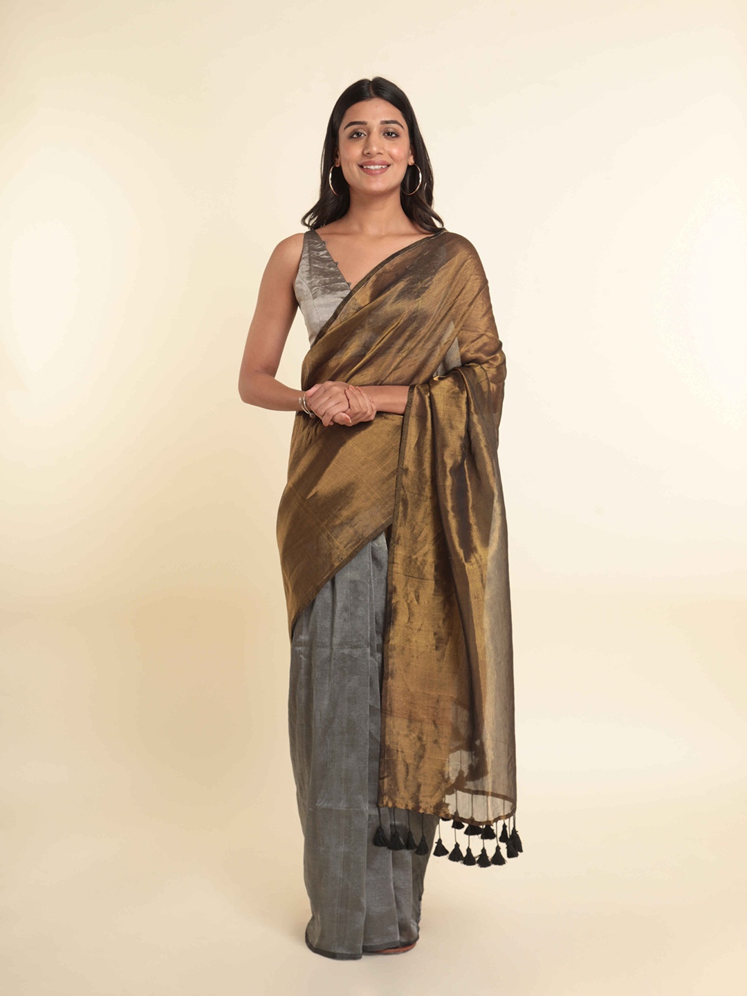 

Suta Golden & Grey Saree, Gold