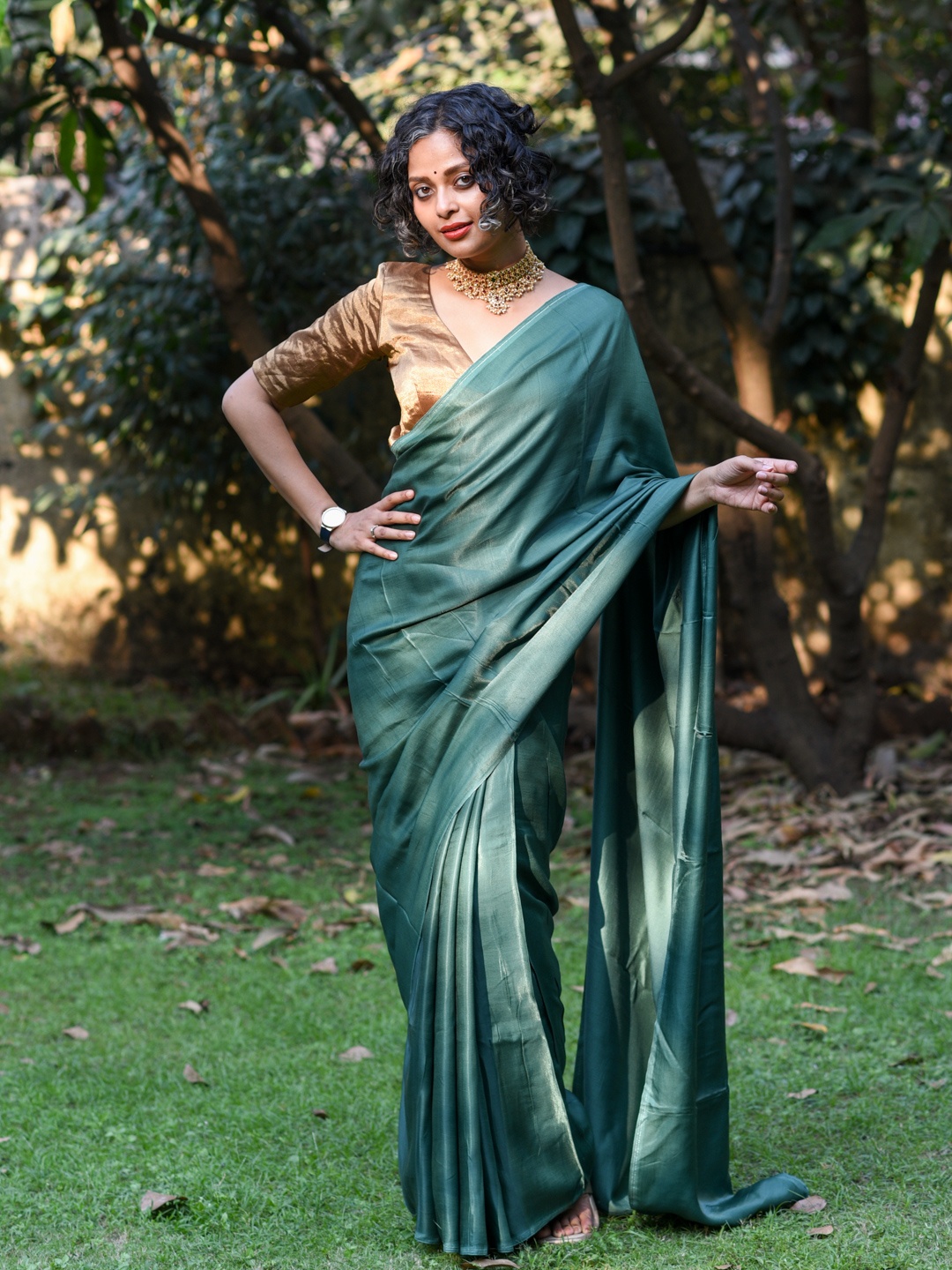 

Suta Green Solid Saree