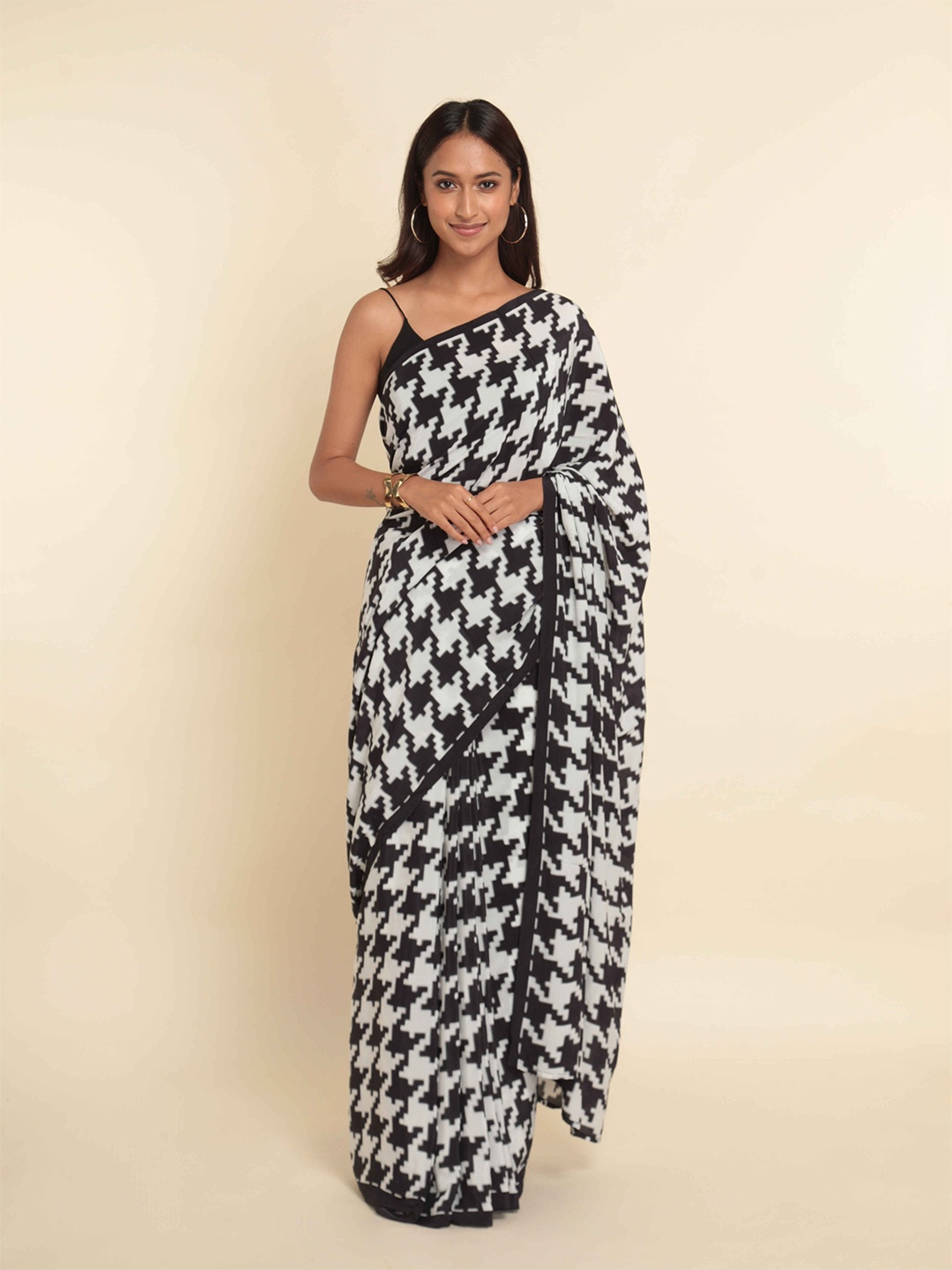 

Suta White & Black Saree