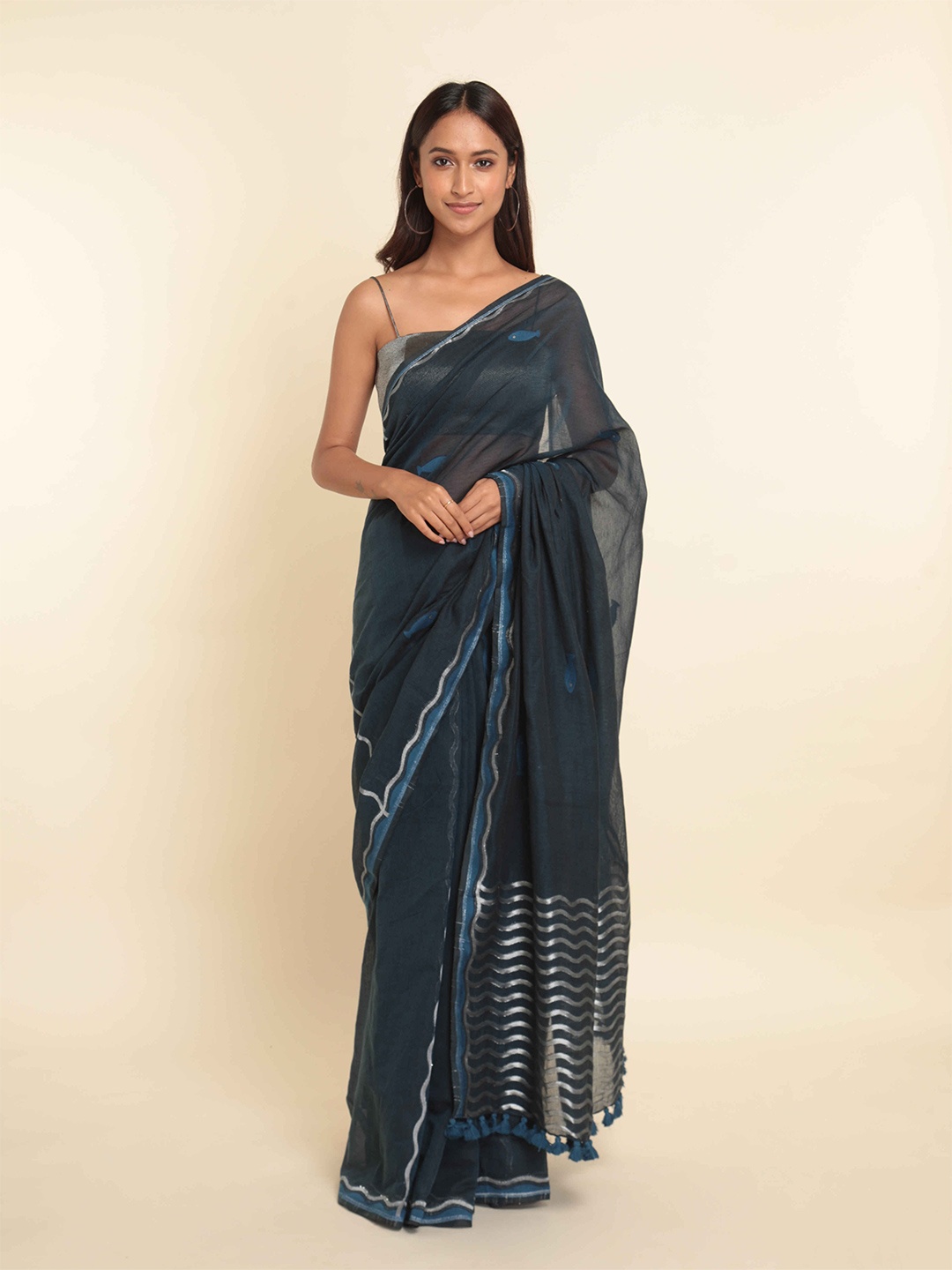 

Suta Navy Blue & White Woven Design Saree