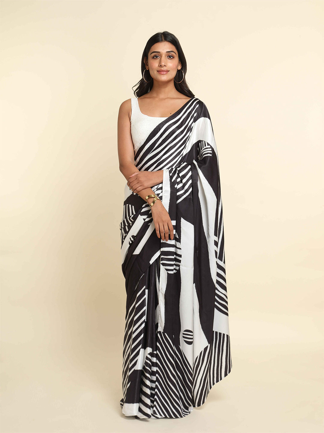 

Suta White & Black Printed Saree