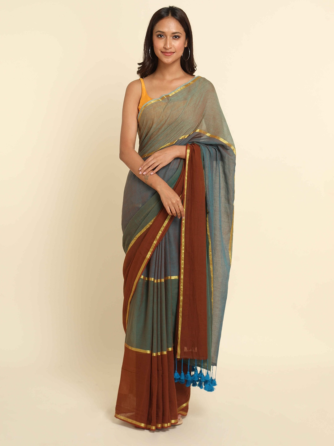 

Suta Brown & Grey Colourblocked Saree