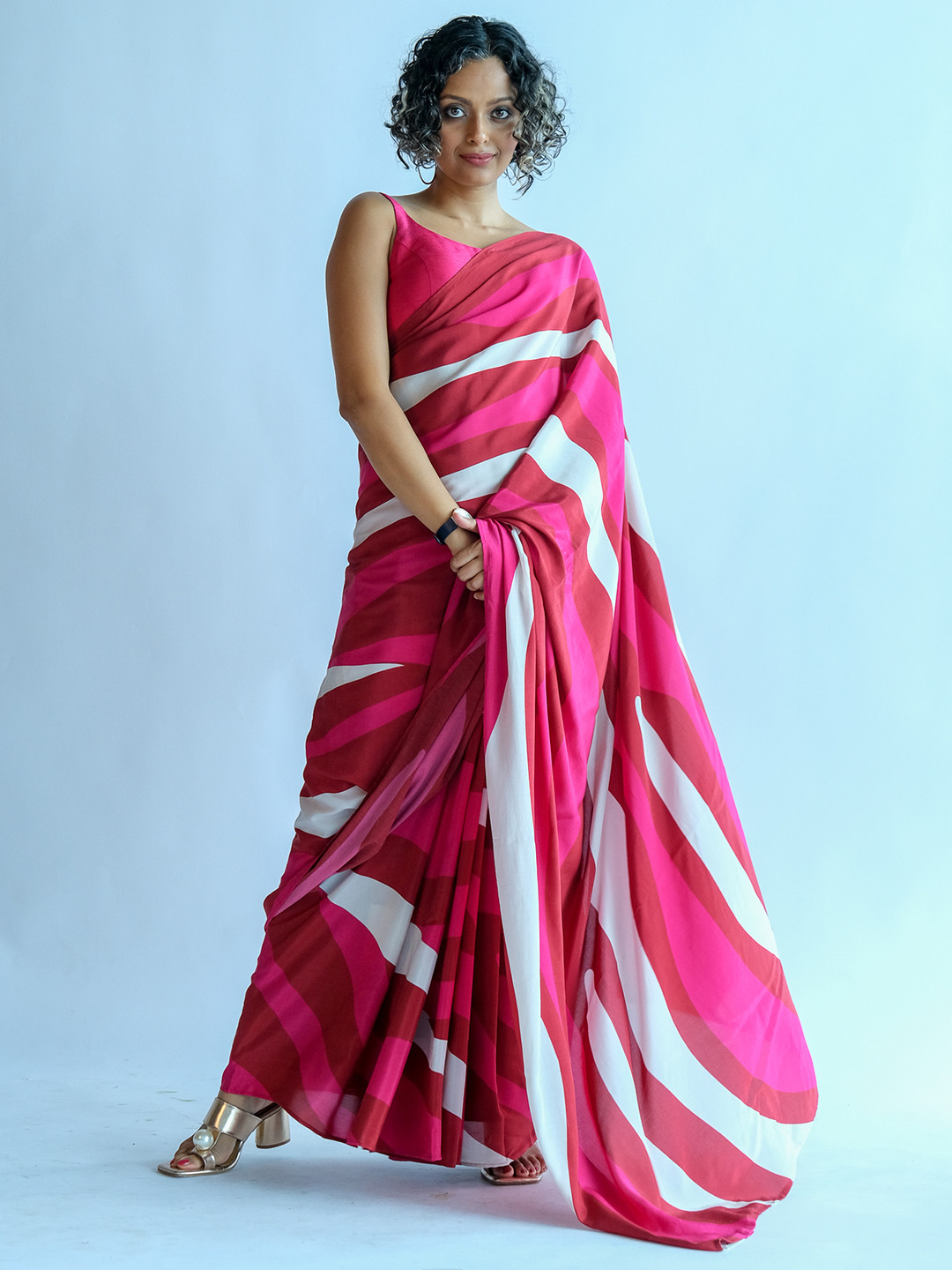 

Suta Pink & White Saree