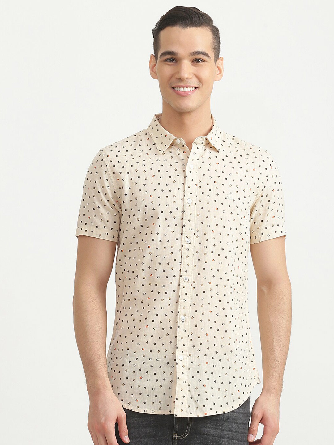 

United Colors of Benetton Men Beige Slim Fit Printed Casual Shirt