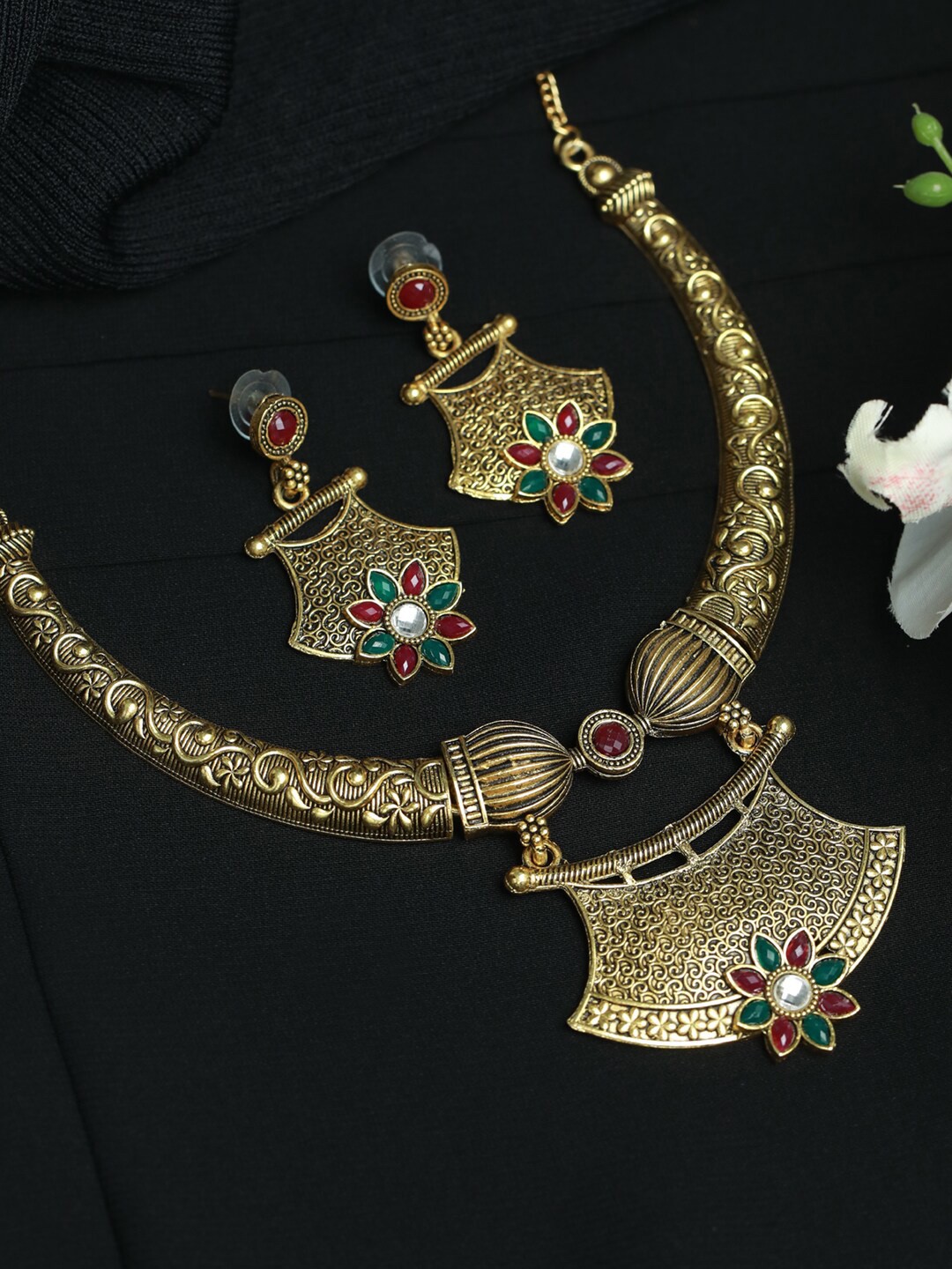 

Priyaasi Gold-Plated Multicolor Floral Jewellery Set