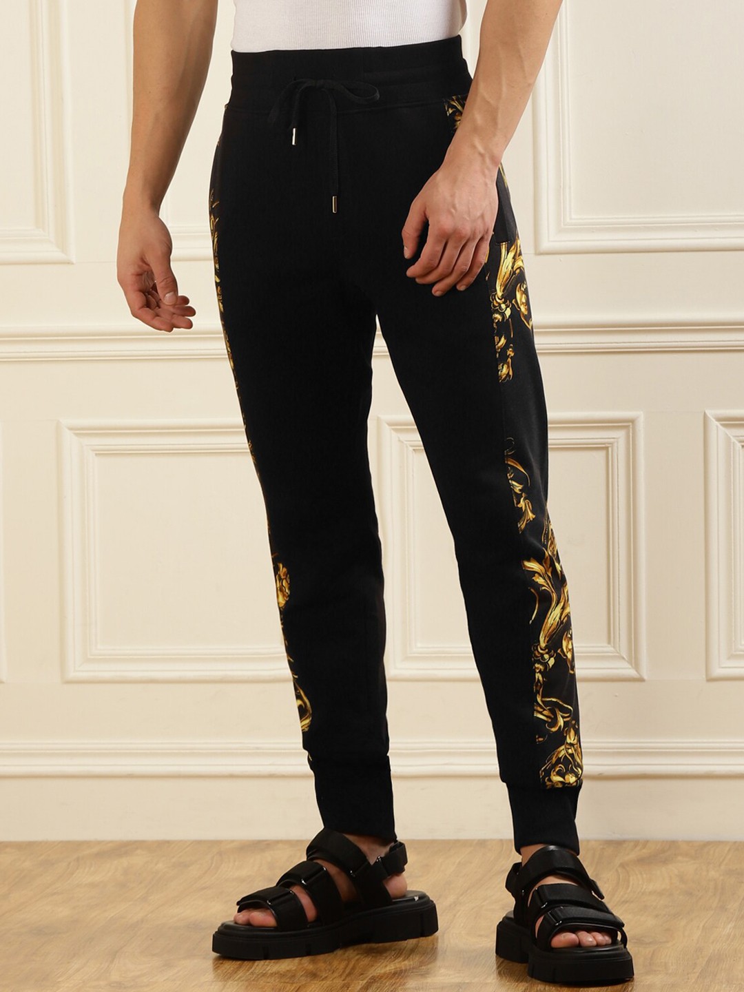 

Versace Jeans Couture Men Black & Yellow Printed Pure Cotton Joggers