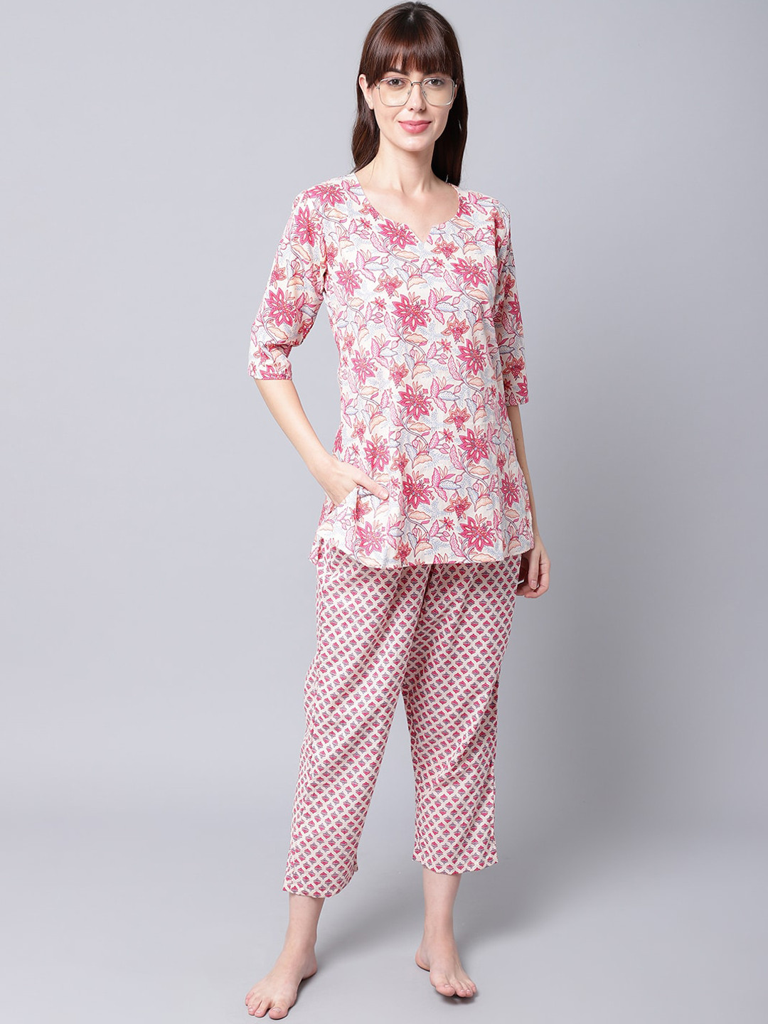 

TAG 7 Women White & Pink Pure Cotton Printed Night suit