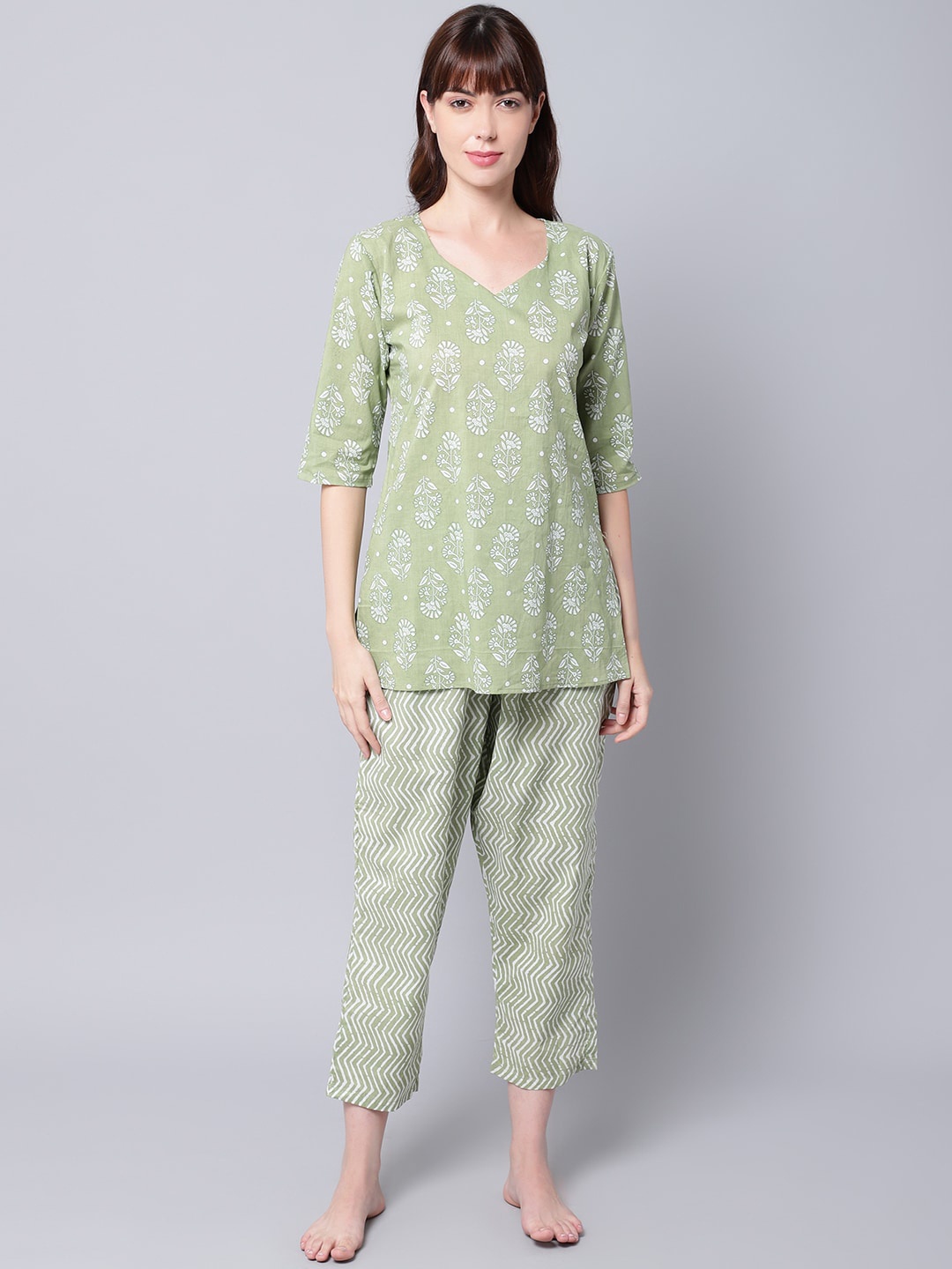 

TAG 7 Women Green & White Pure Cotton Printed Night suit