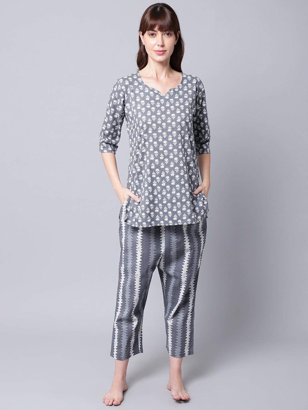 

TAG 7 Women Grey & White Printed Pure Cotton Night Suit