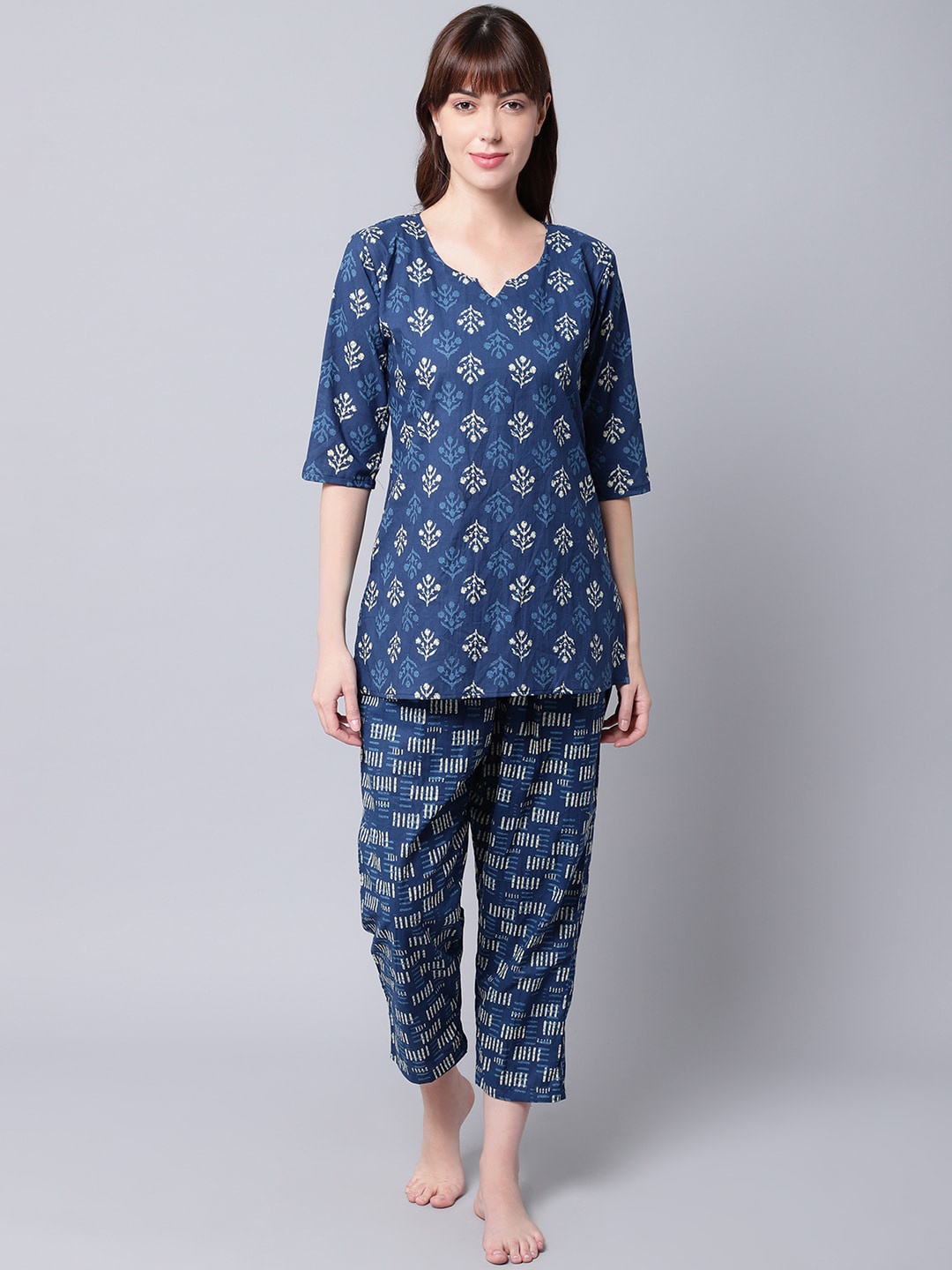 

TAG 7 Women Blue & White Printed Pure Cotton Night Suit