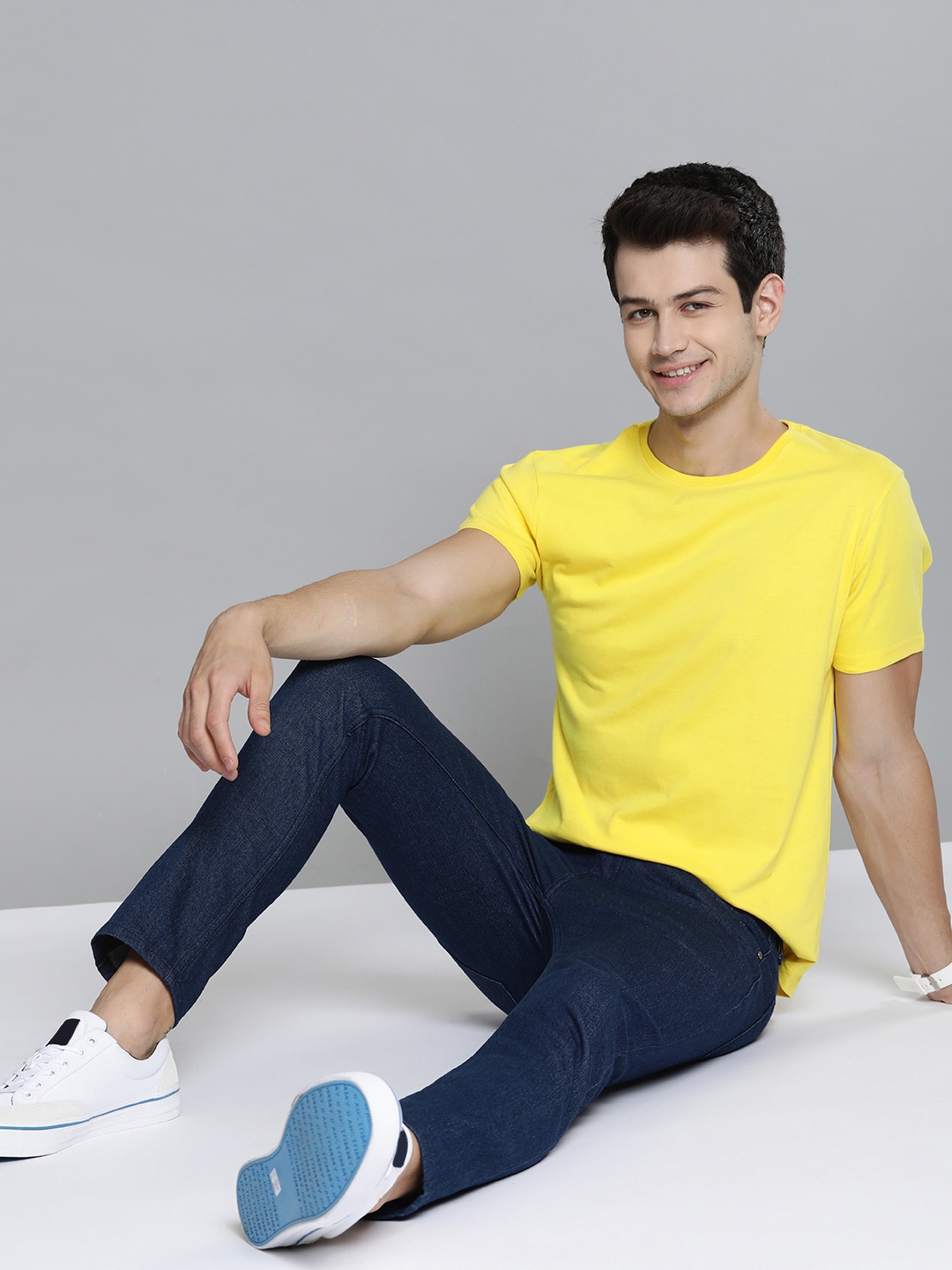 

Mast & Harbour Men Yellow T-shirt