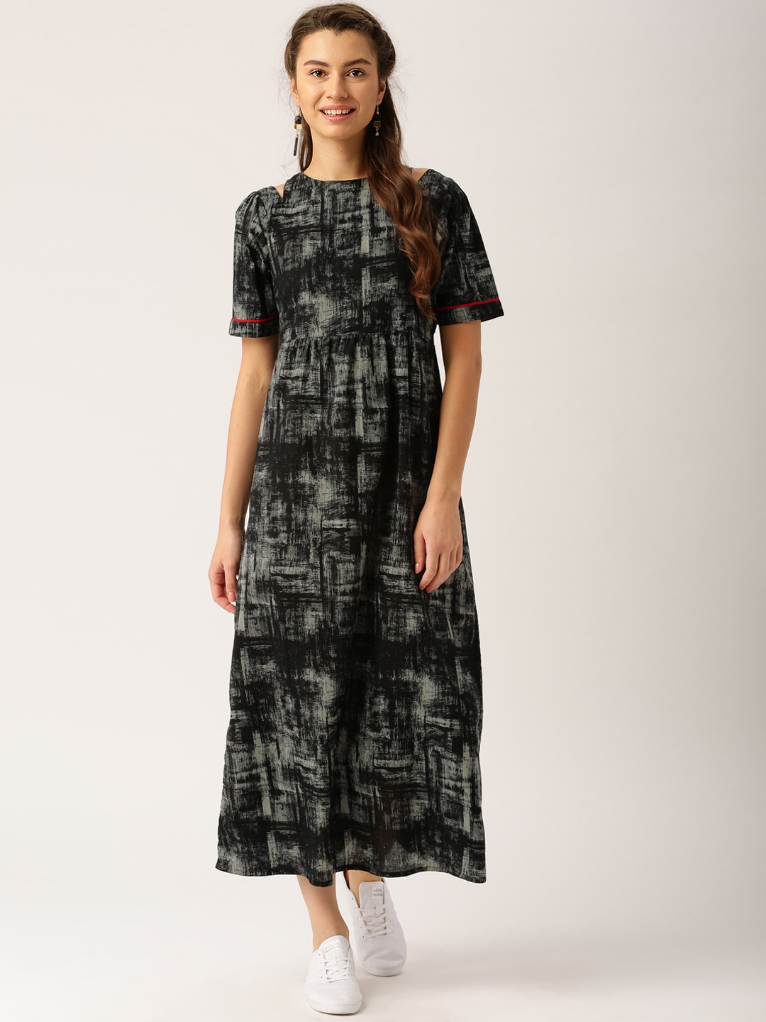 

Desi Fusion Women Black & Grey Printed Maxi Dress