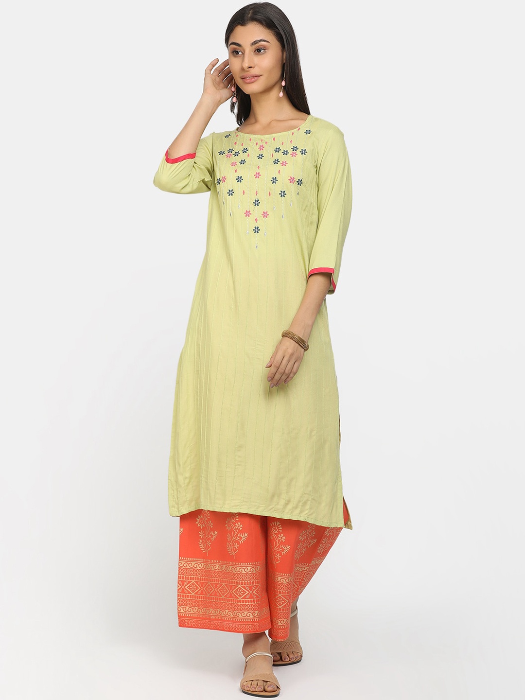 

V-Mart Women Green Geometric Embroidered Flared Sleeves Mirror Work Kurta