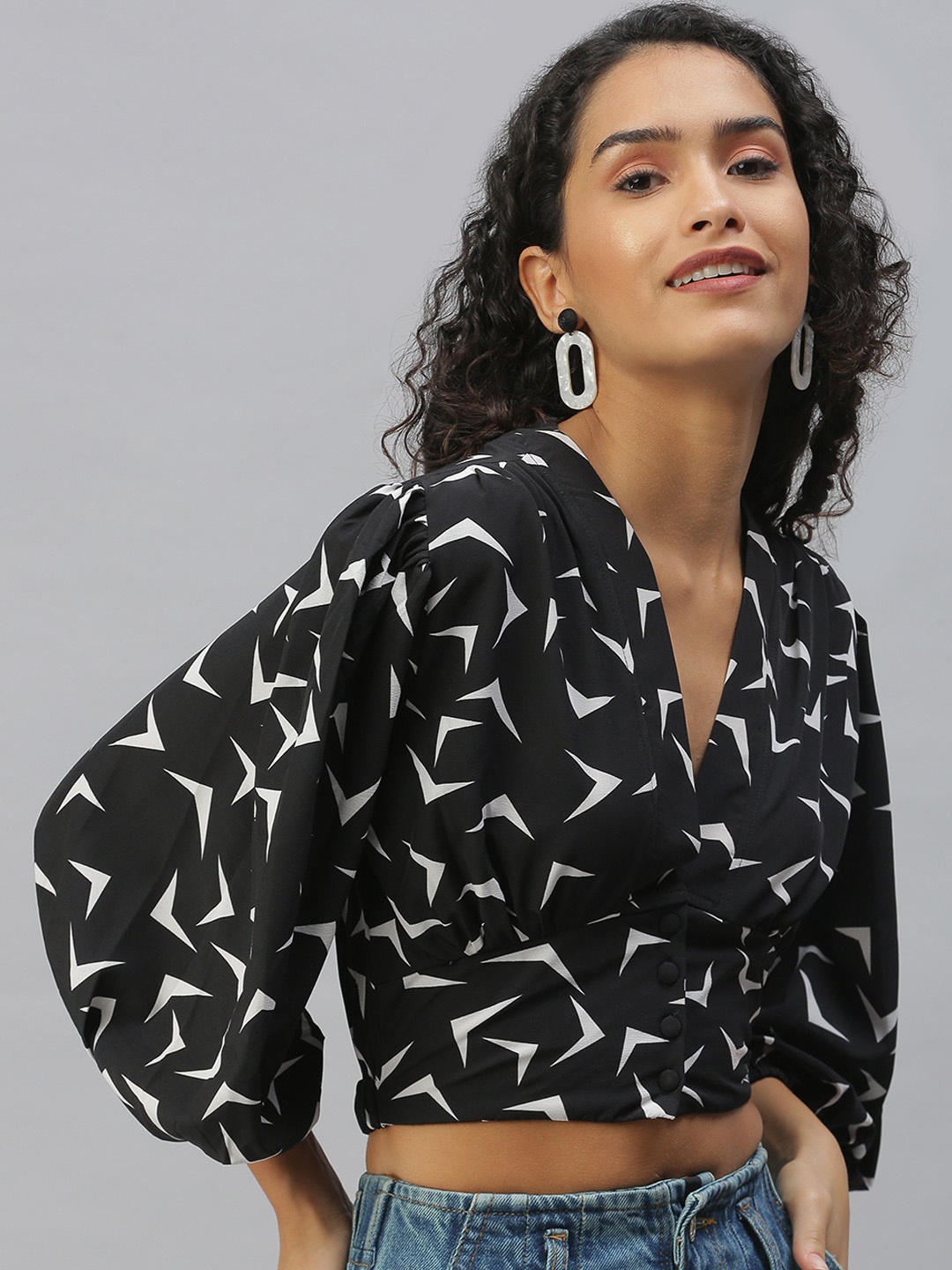 

SHOWOFF Black & White Geometric Print Crepe Wrap Crop Top