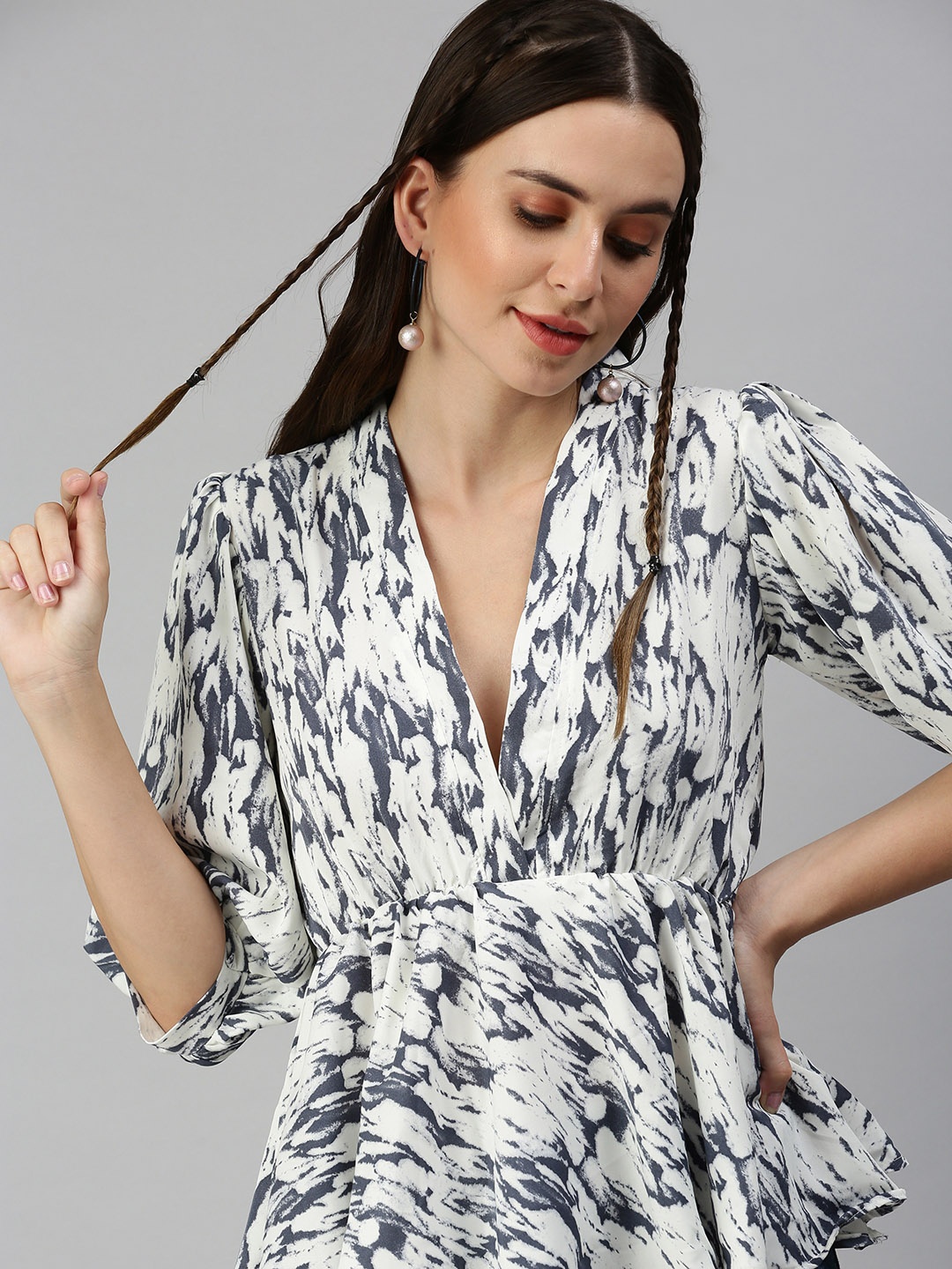 

SHOWOFF Blue Print Crepe Cinched Waist Top
