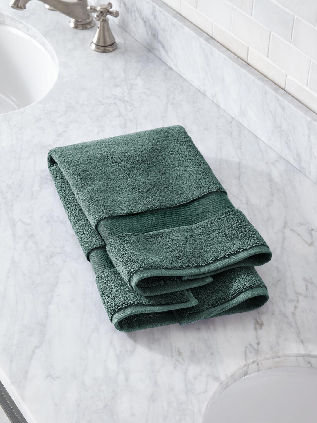 

AMOUVE Green Solid 670 GSM Sports Bath Towel
