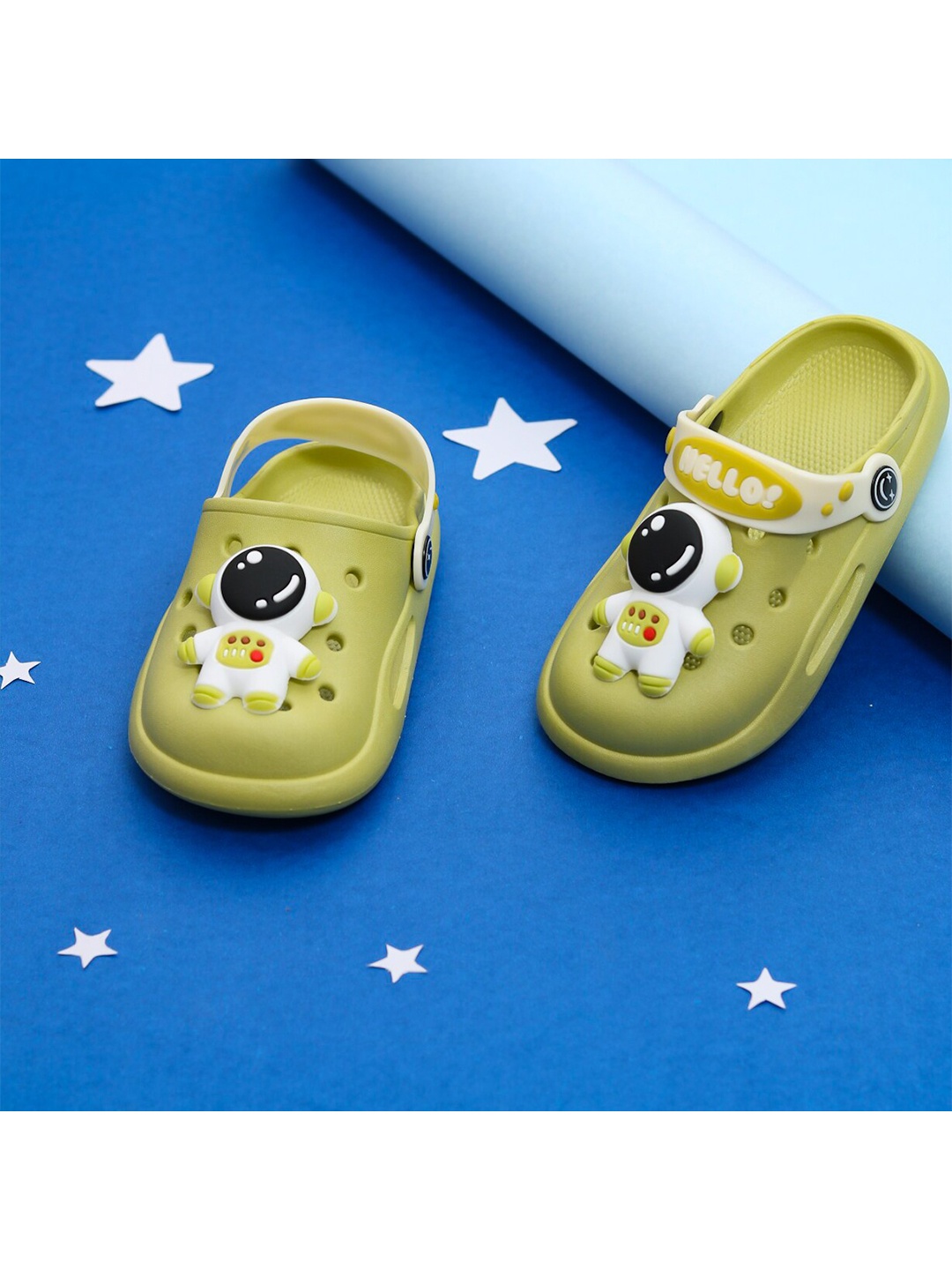 

Yellow Bee Boys Green & White Clogs