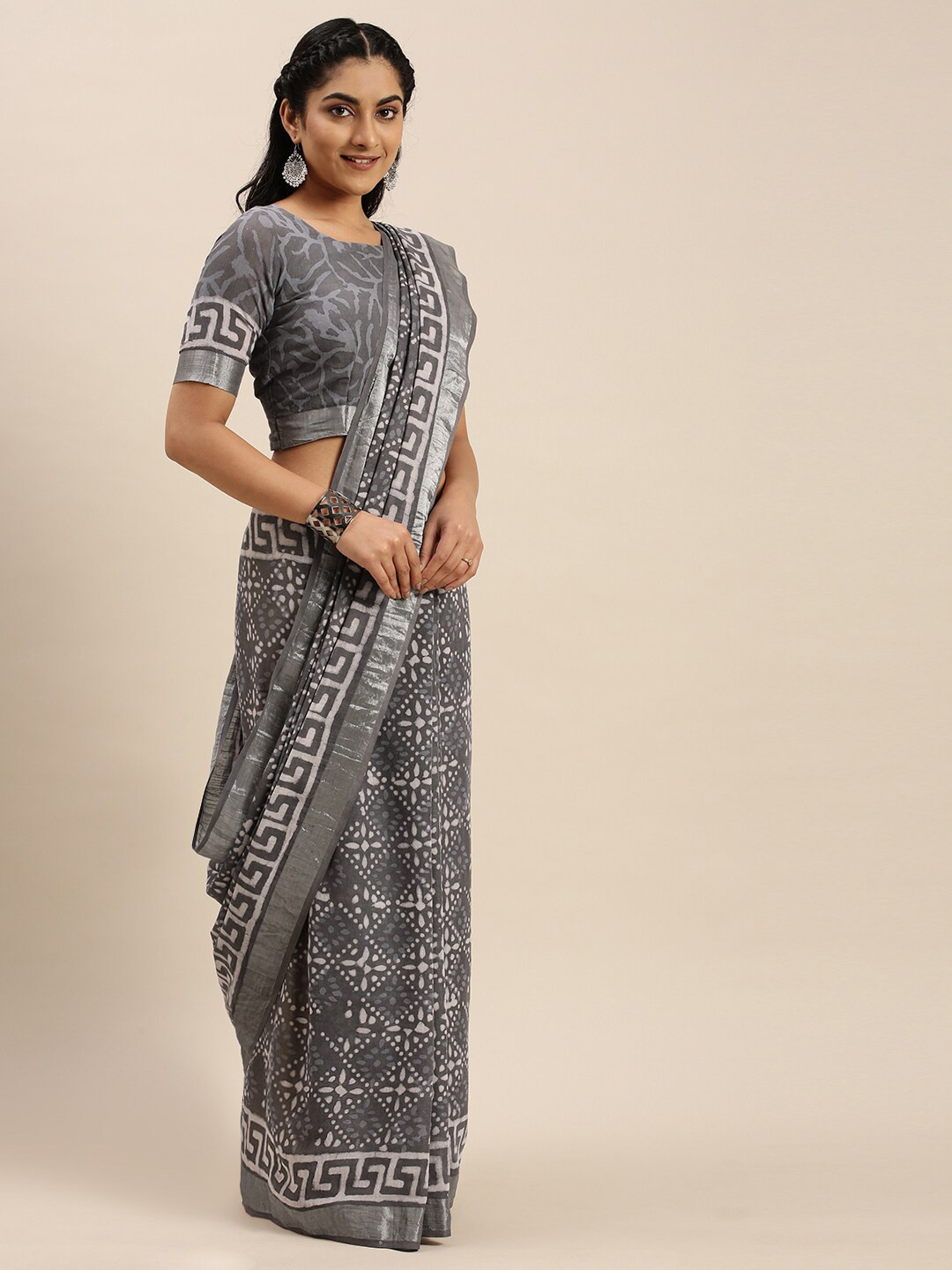 

Shaily Grey & White Batik Printed Linen Blend Saree