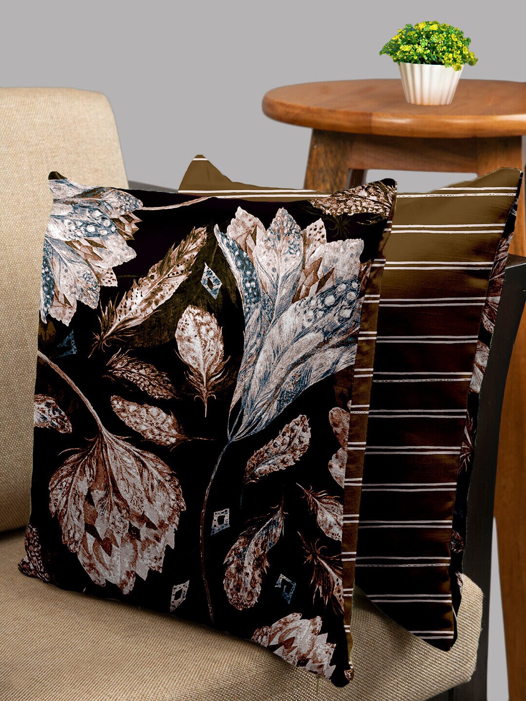

HOUZZCODE Brown Set of 2 Floral Square Cushion Covers