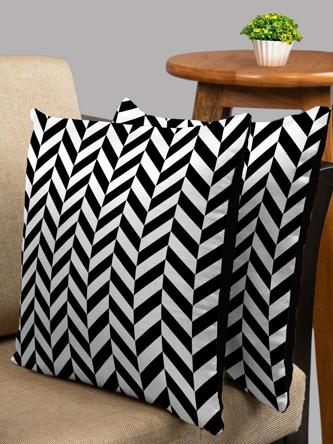 

HOUZZCODE White & Black Set of 2 Geometric Square Cushion Covers