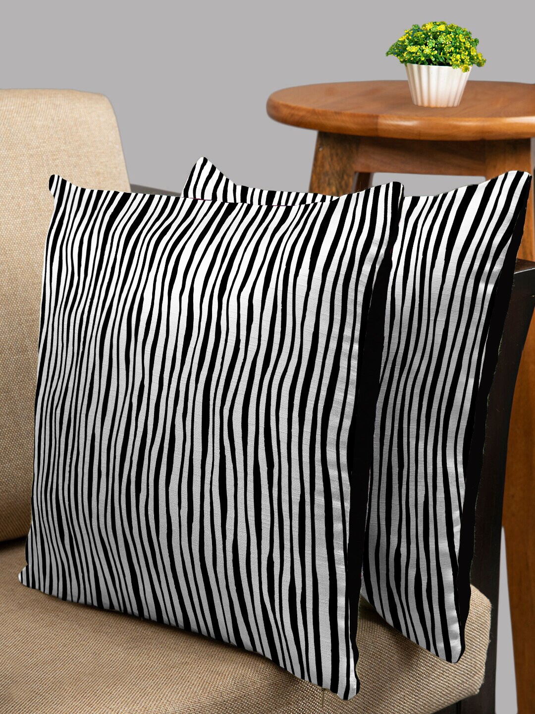 

HOUZZCODE White & Black Set of 2 Abstract Square Cushion Covers