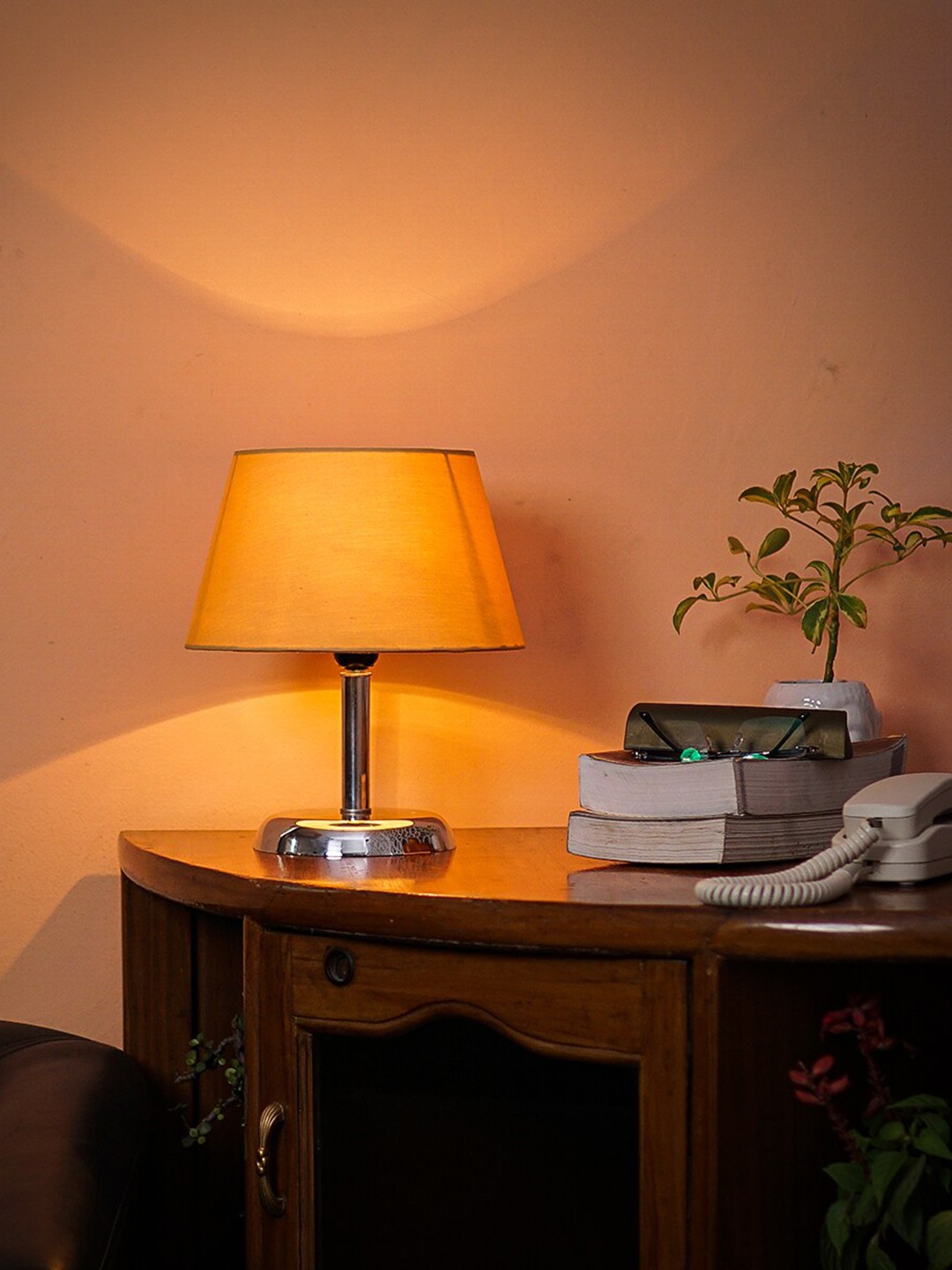 

Pinecraft INTERNATIONAL Gold-Coloured Table Lamp with Shade