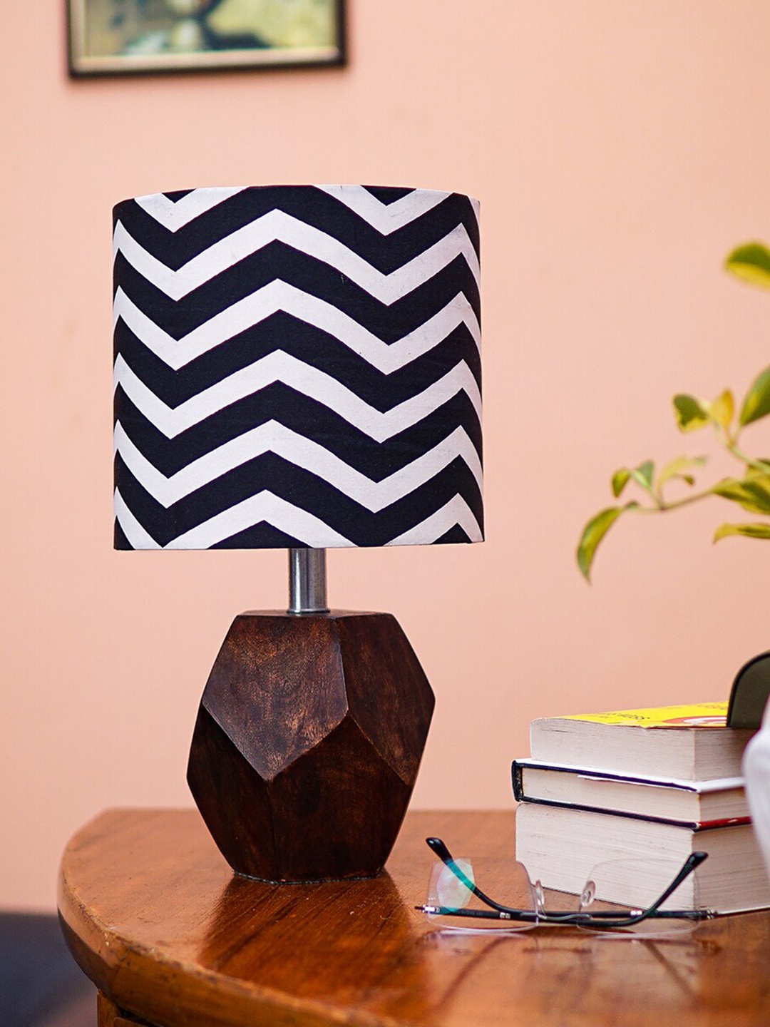 

Pinecraft INTERNATIONAL Black & White Sefinn Table Lamp With Cylinder Shade