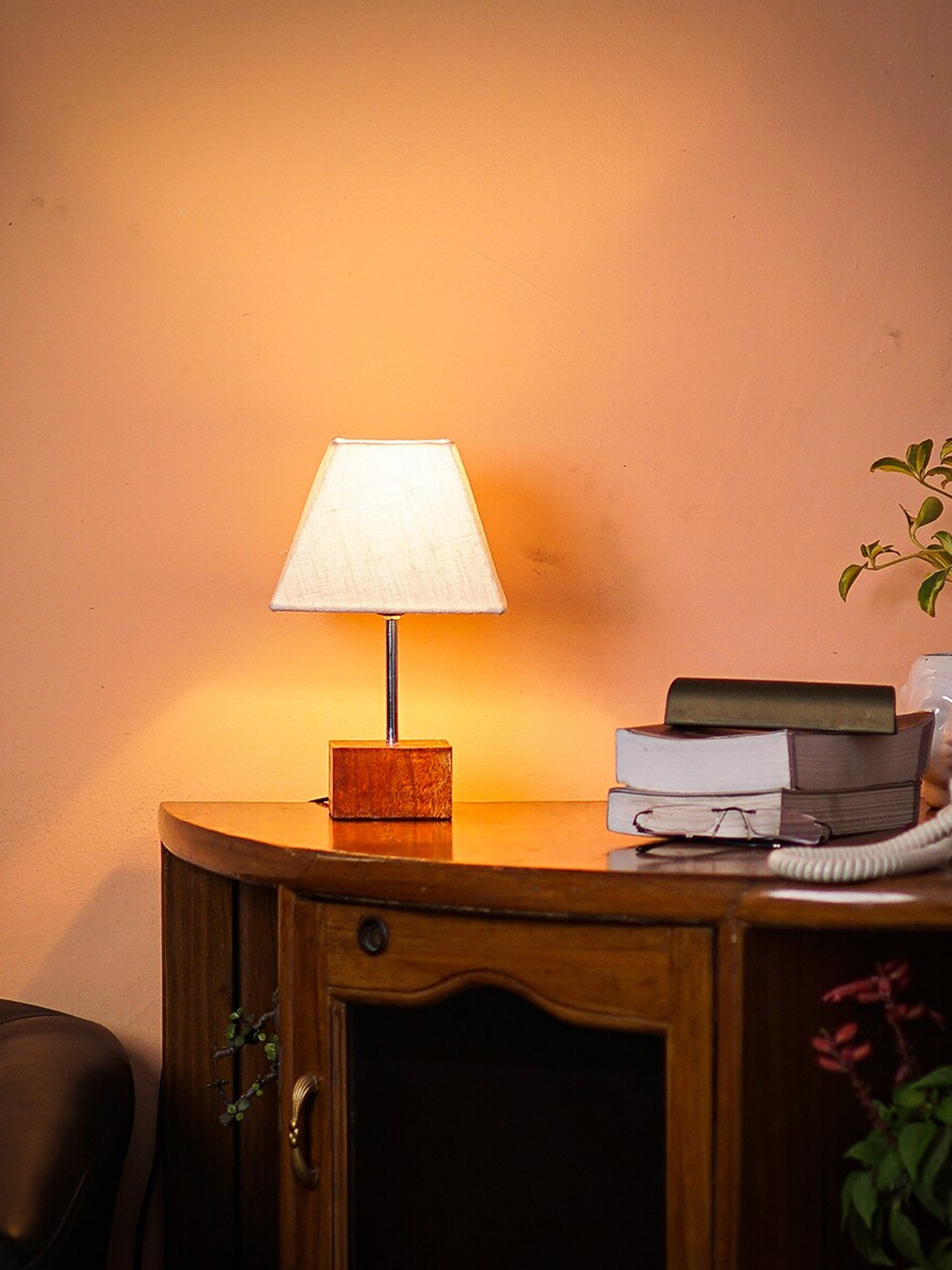 

Pinecraft INTERNATIONAL Brown & White Ema Table Lamp with Shade
