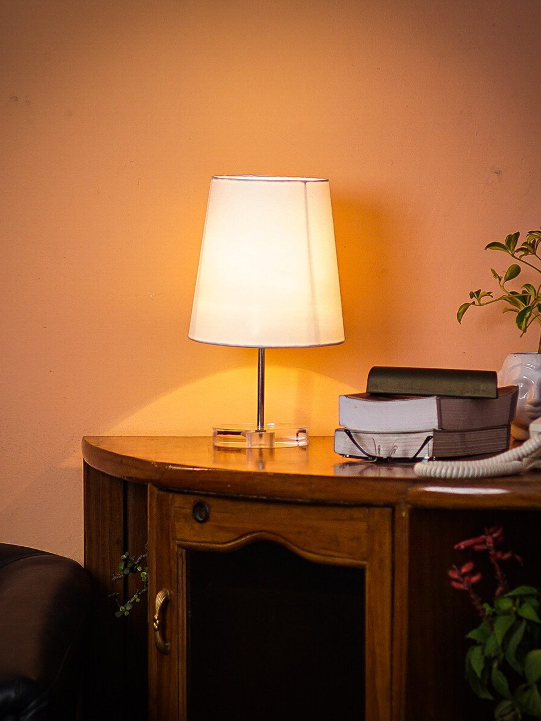 

Pinecraft INTERNATIONAL White Table Lamp with Shade