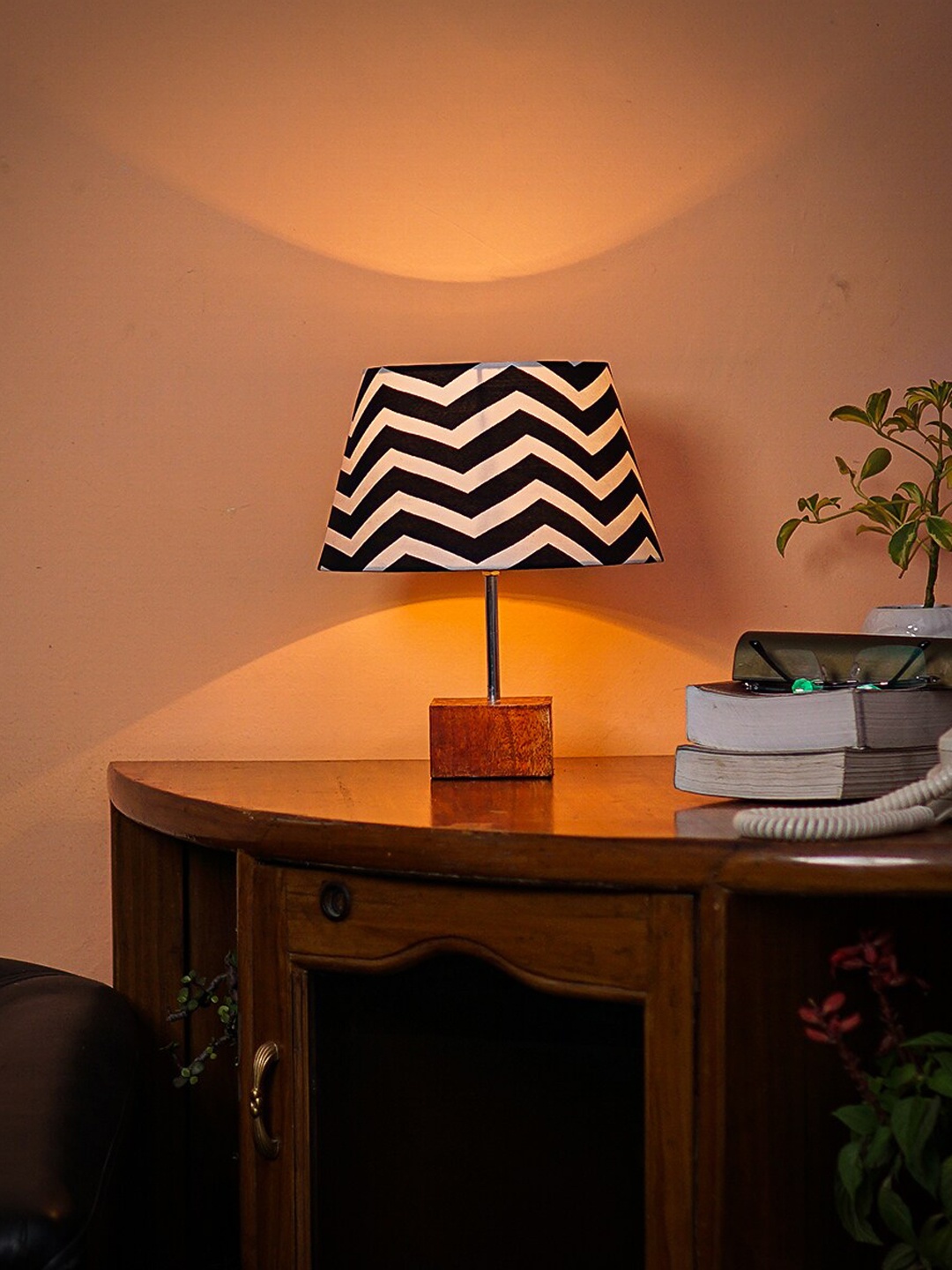 

Pinecraft INTERNATIONAL White Atury Table Lamp with Shade