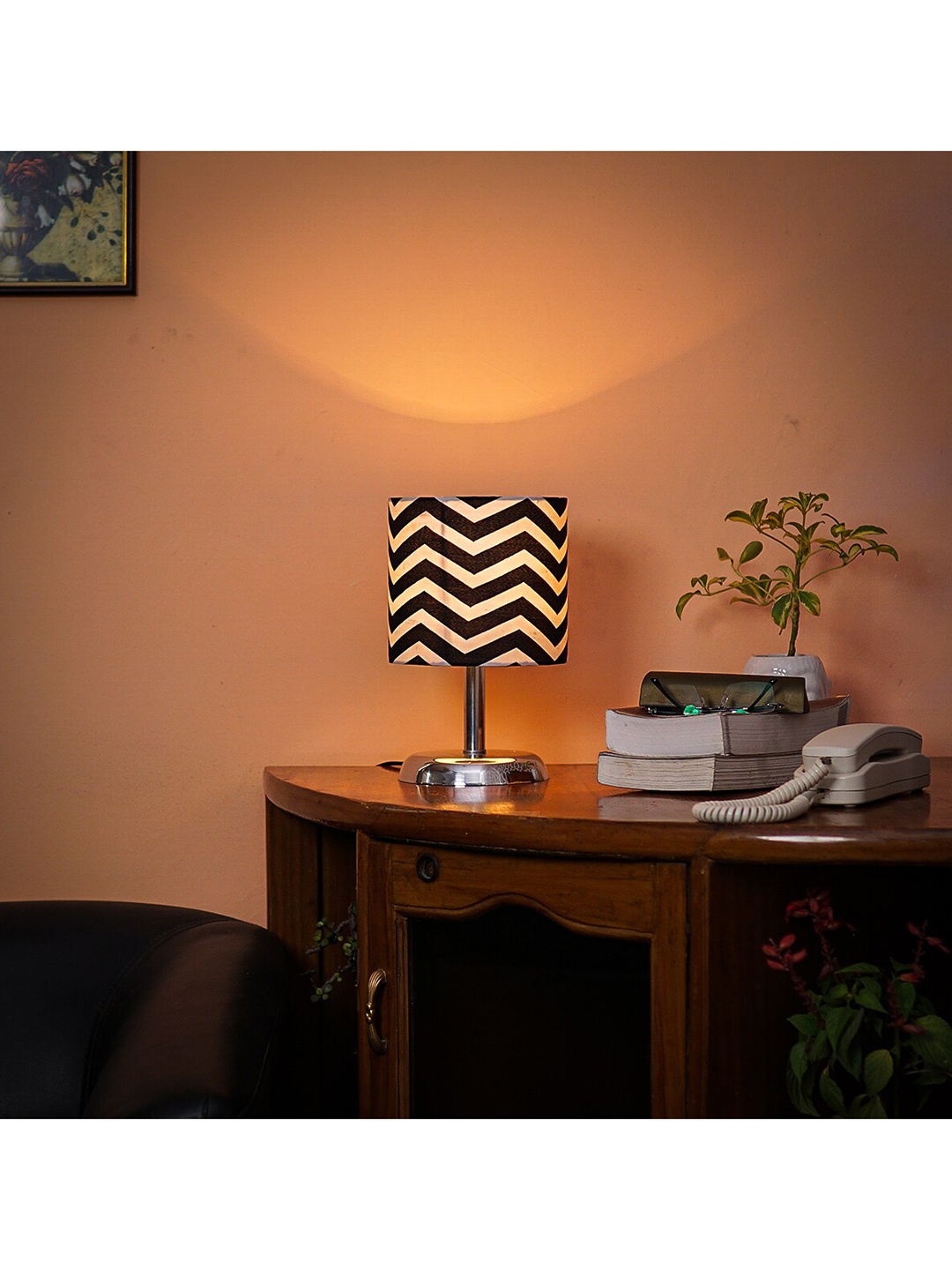 

Pinecraft INTERNATIONAL Black & White Table Lamp With Shade