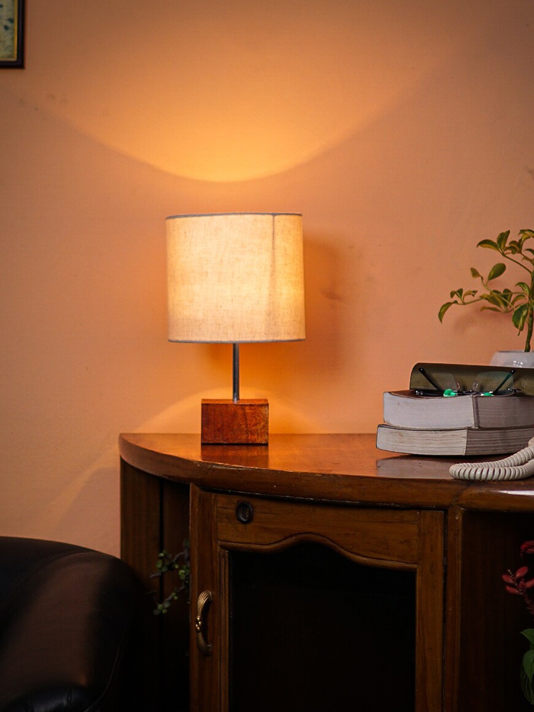 

Pinecraft INTERNATIONAL Brown & Beige Table Lamp with Shade