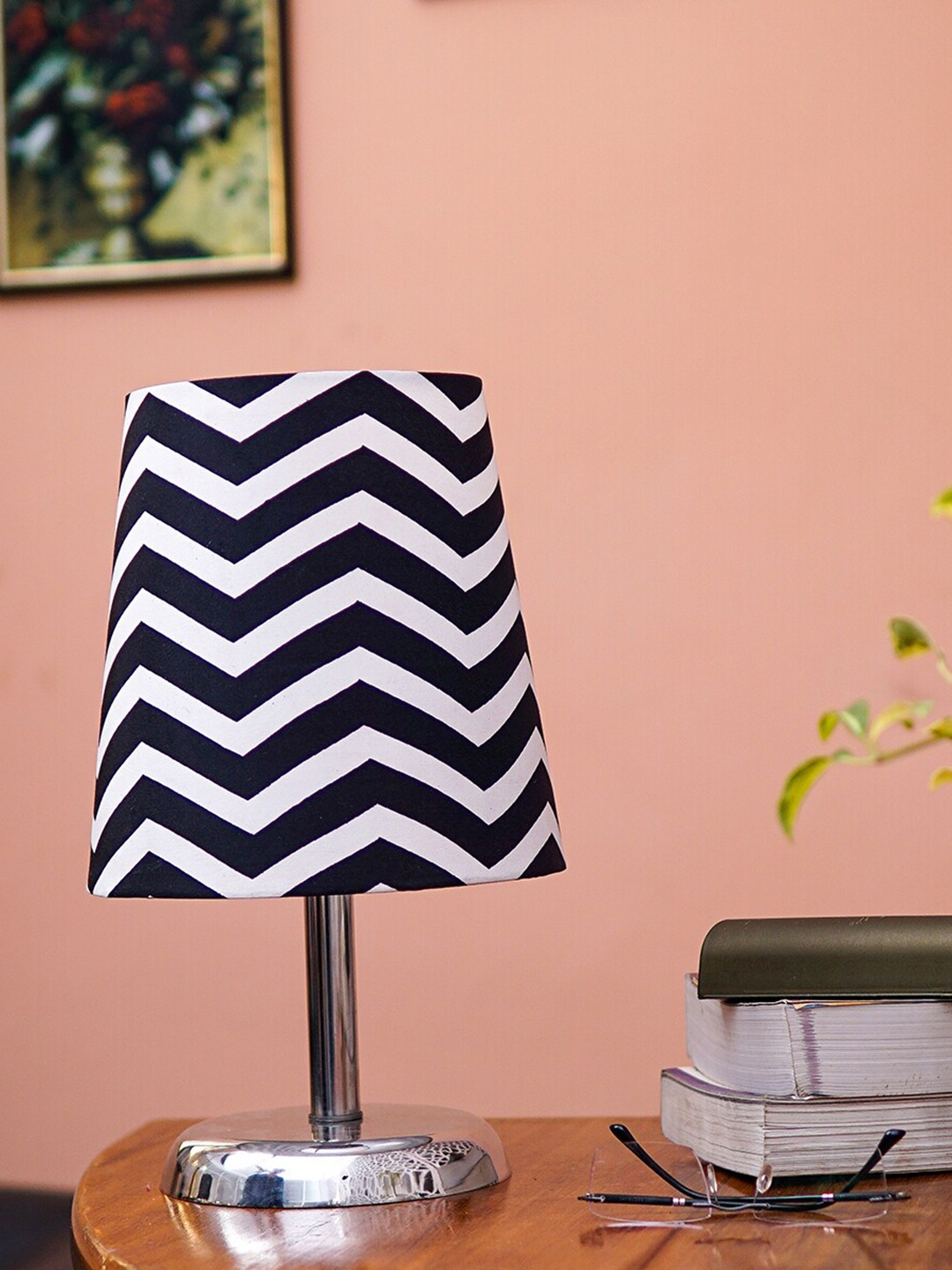 

Pinecraft INTERNATIONAL Black & White Table Lamp with Shade