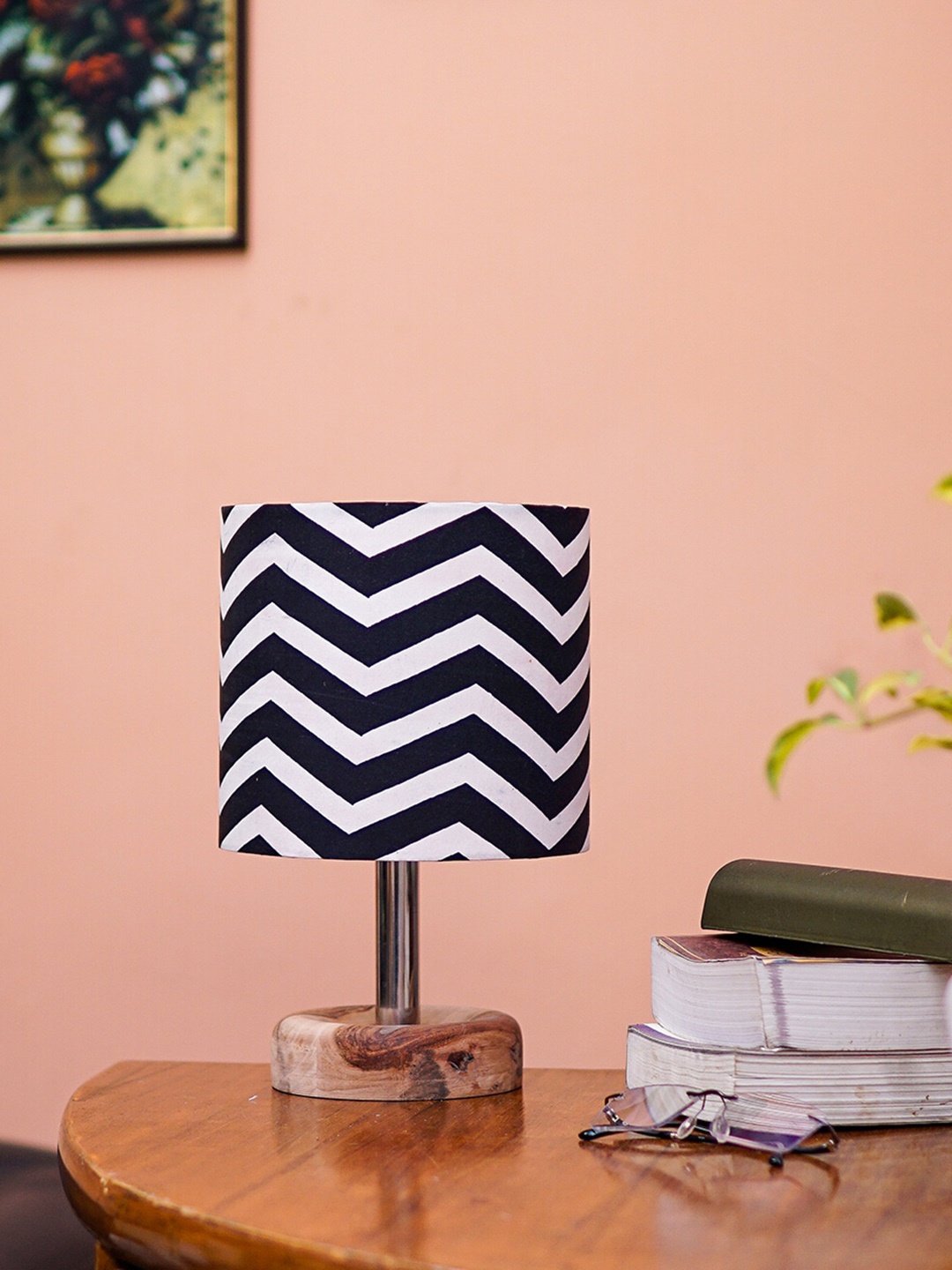 

Pinecraft INTERNATIONAL Black & White Edra Table Lamp with Cotton Shade