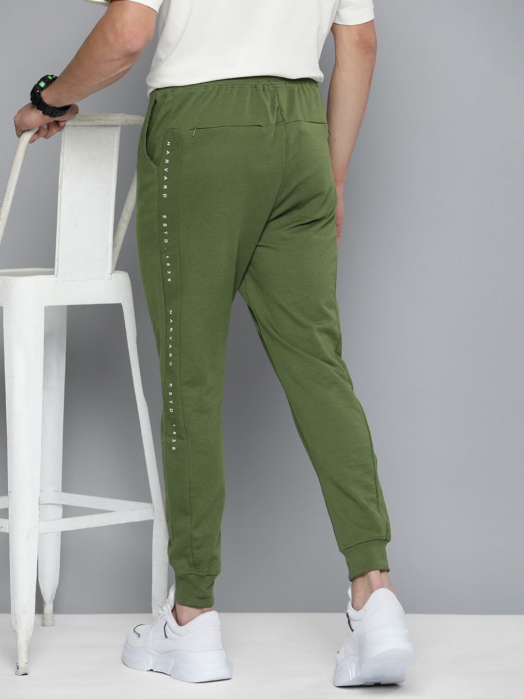 

Harvard Men Solid Joggers, Olive
